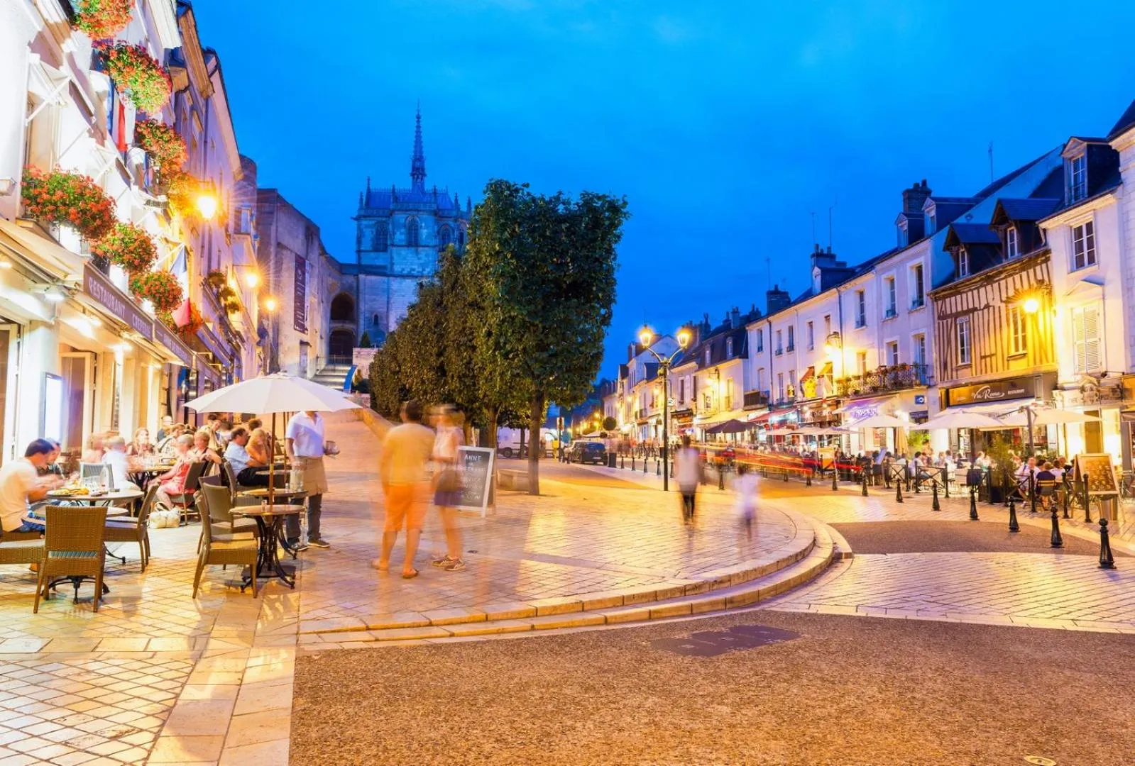 Restaurant/places to eat in Logis Hôtel Restaurant Maison Voltaire