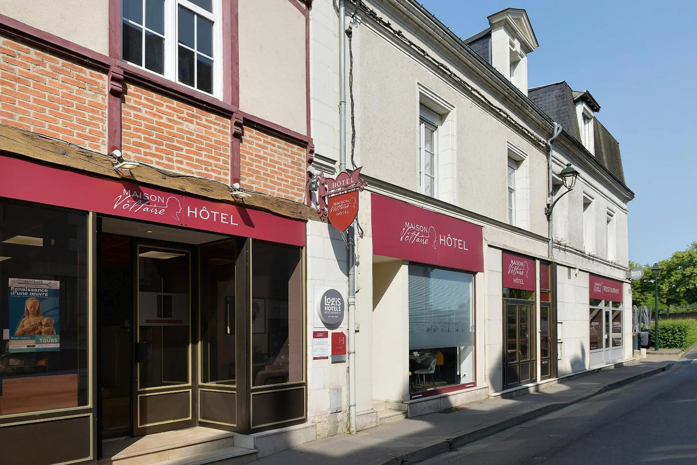 Property building in Logis Hôtel Restaurant Maison Voltaire Property building in Logis Hôtel Restaurant Maison Voltaire