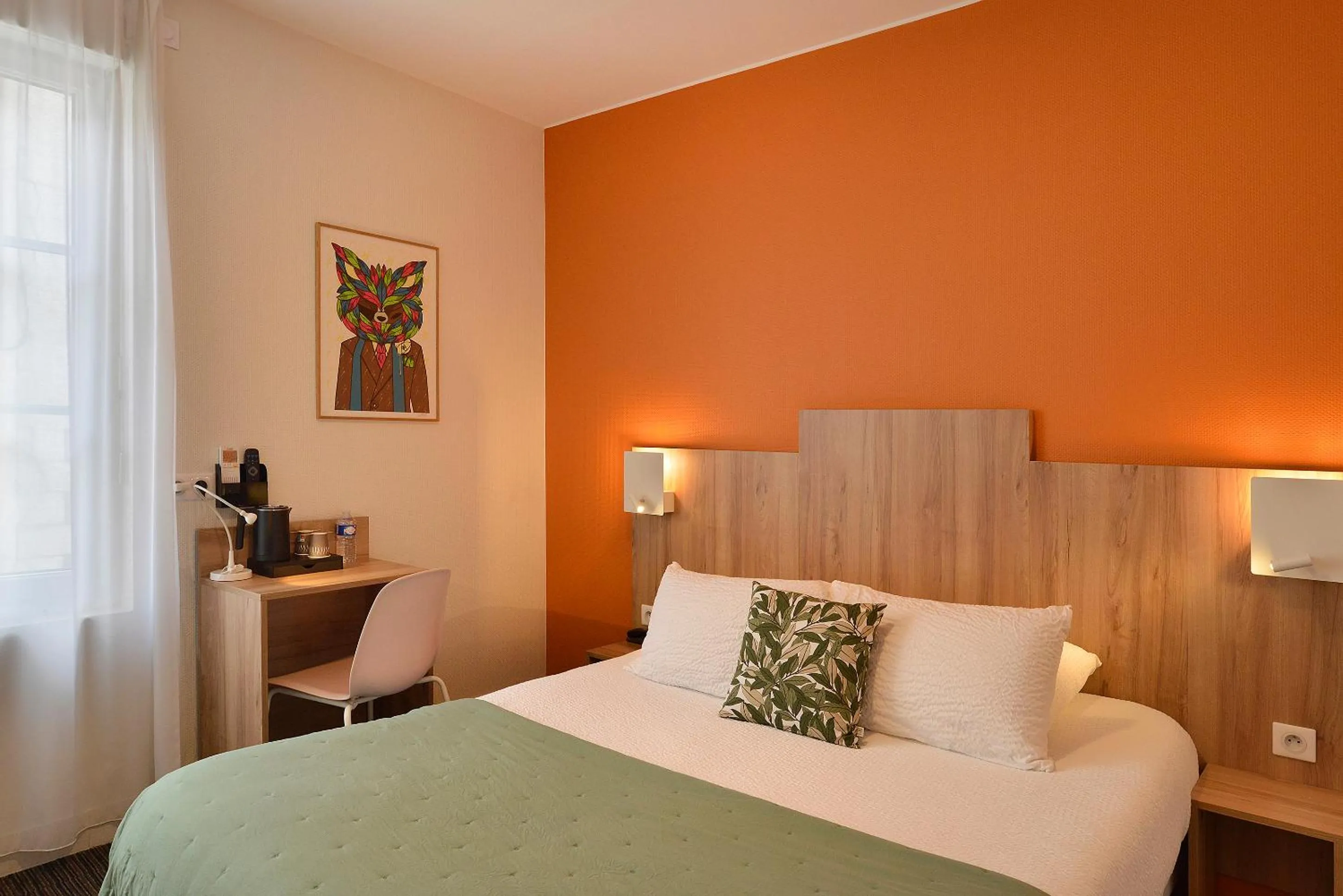 Bed in Logis Hôtel Restaurant Maison Voltaire