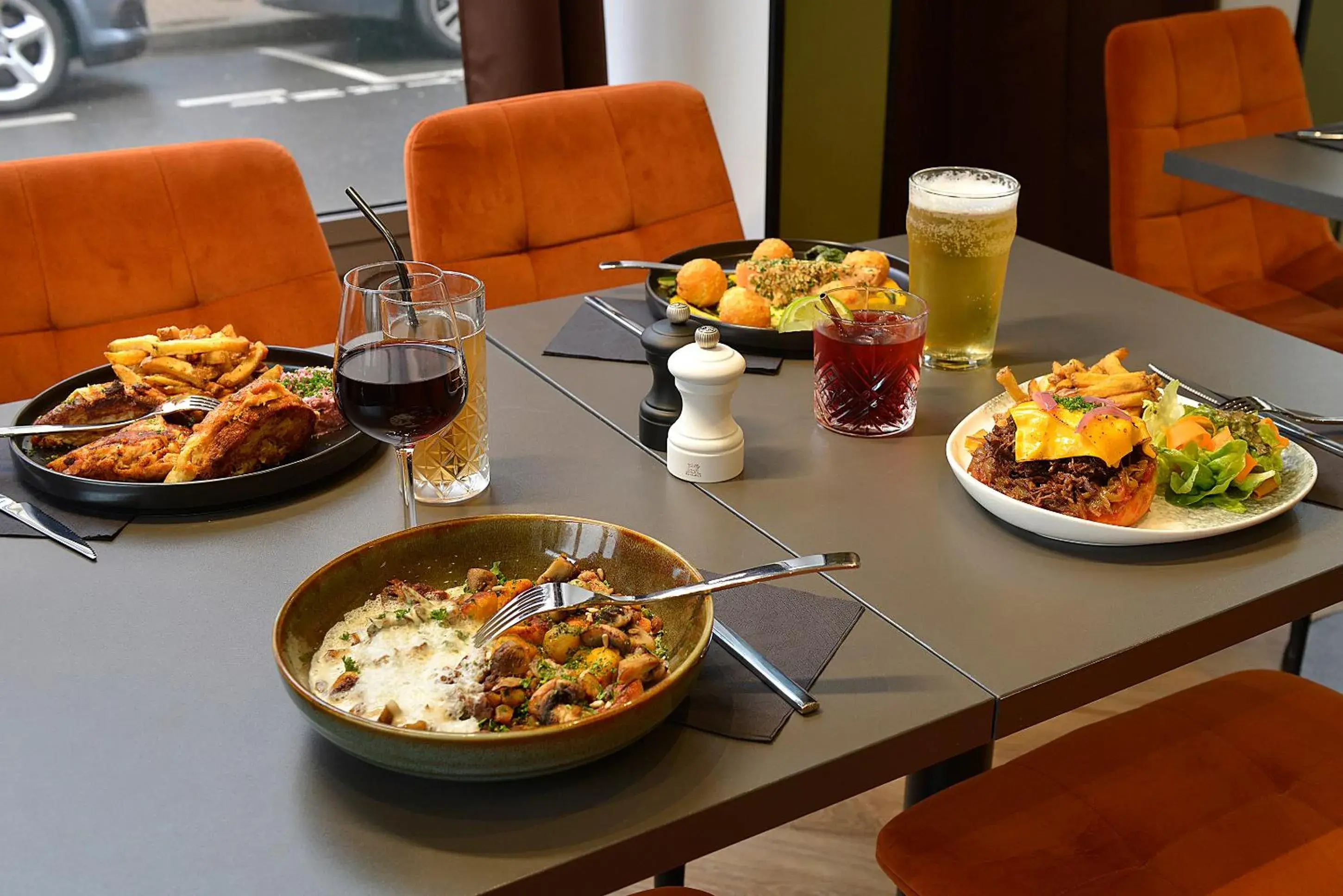 Restaurant/places to eat in Logis Hôtel Maison Voltaire Restaurant/places to eat in Logis Hôtel Maison Voltaire