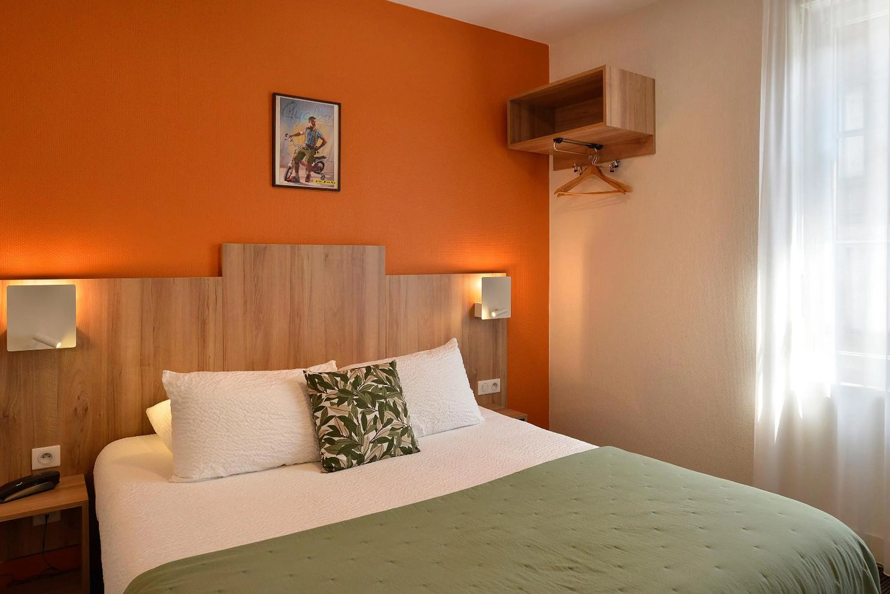 Bed in Logis Hôtel Restaurant Maison Voltaire