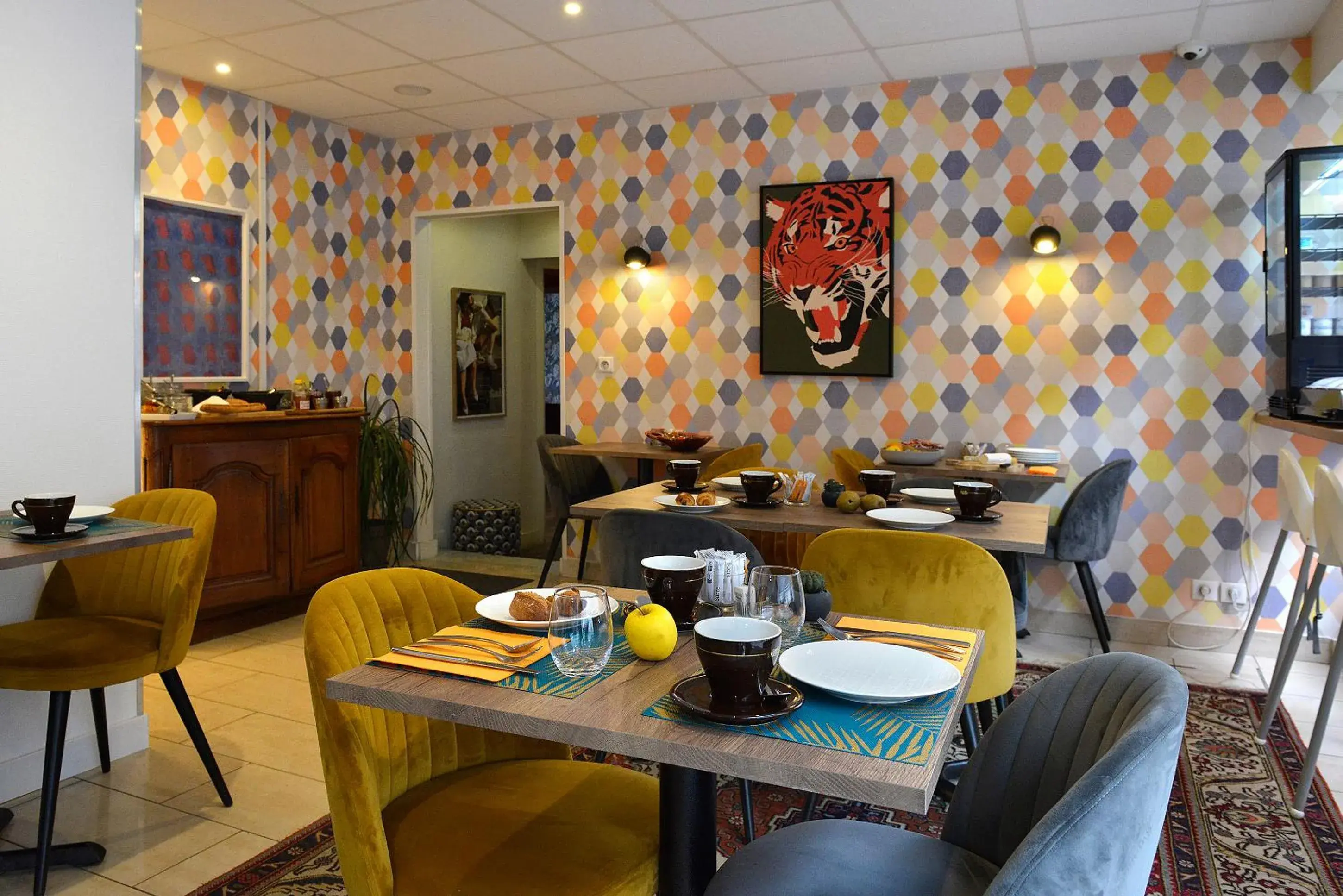 Property building in Logis Hôtel Restaurant Maison Voltaire Property building in Logis Hôtel Restaurant Maison Voltaire