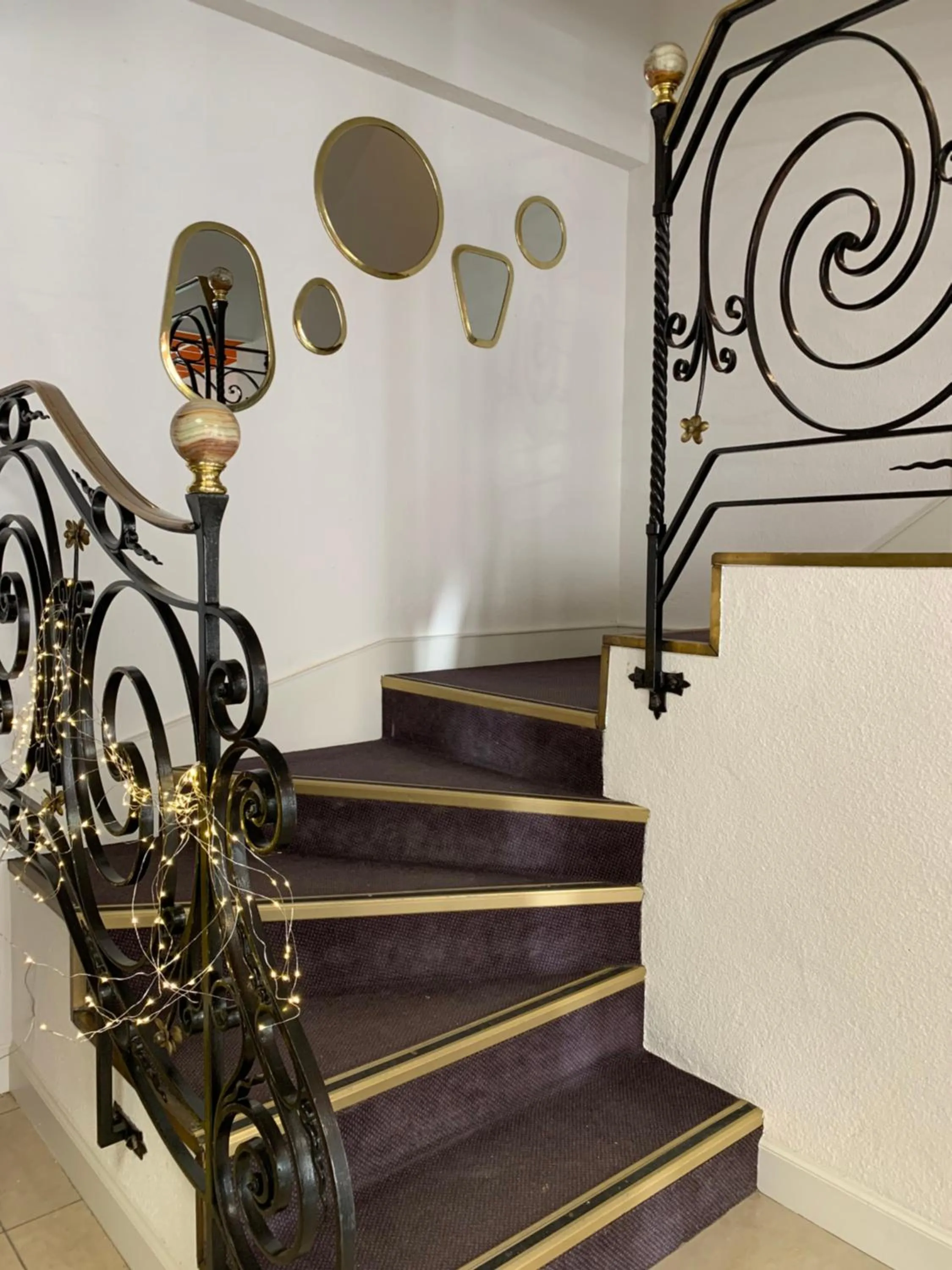 Lobby or reception in Logis Hôtel Restaurant Maison Voltaire