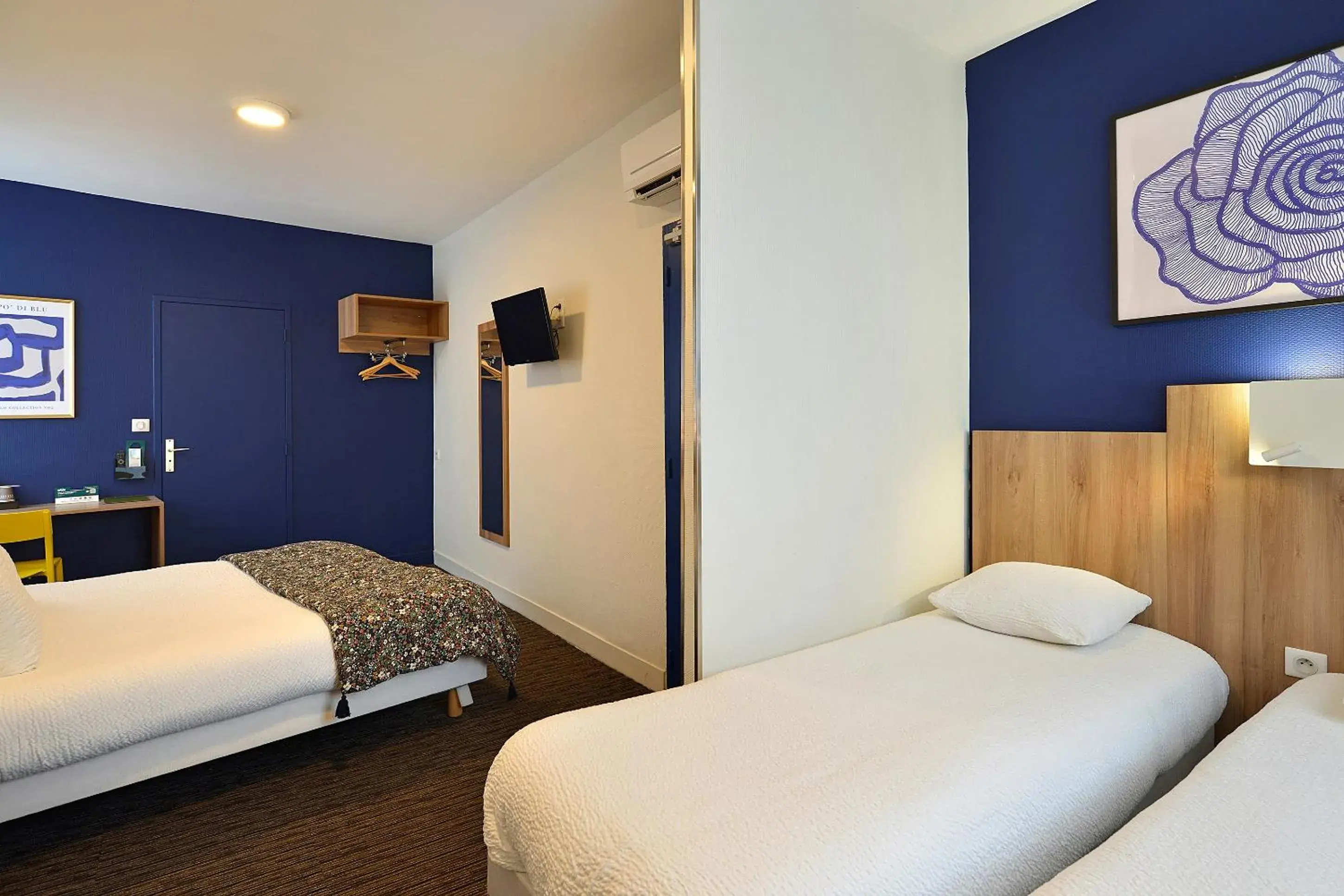 Bed in Logis Hôtel Maison Voltaire Bed in Logis Hôtel Maison Voltaire