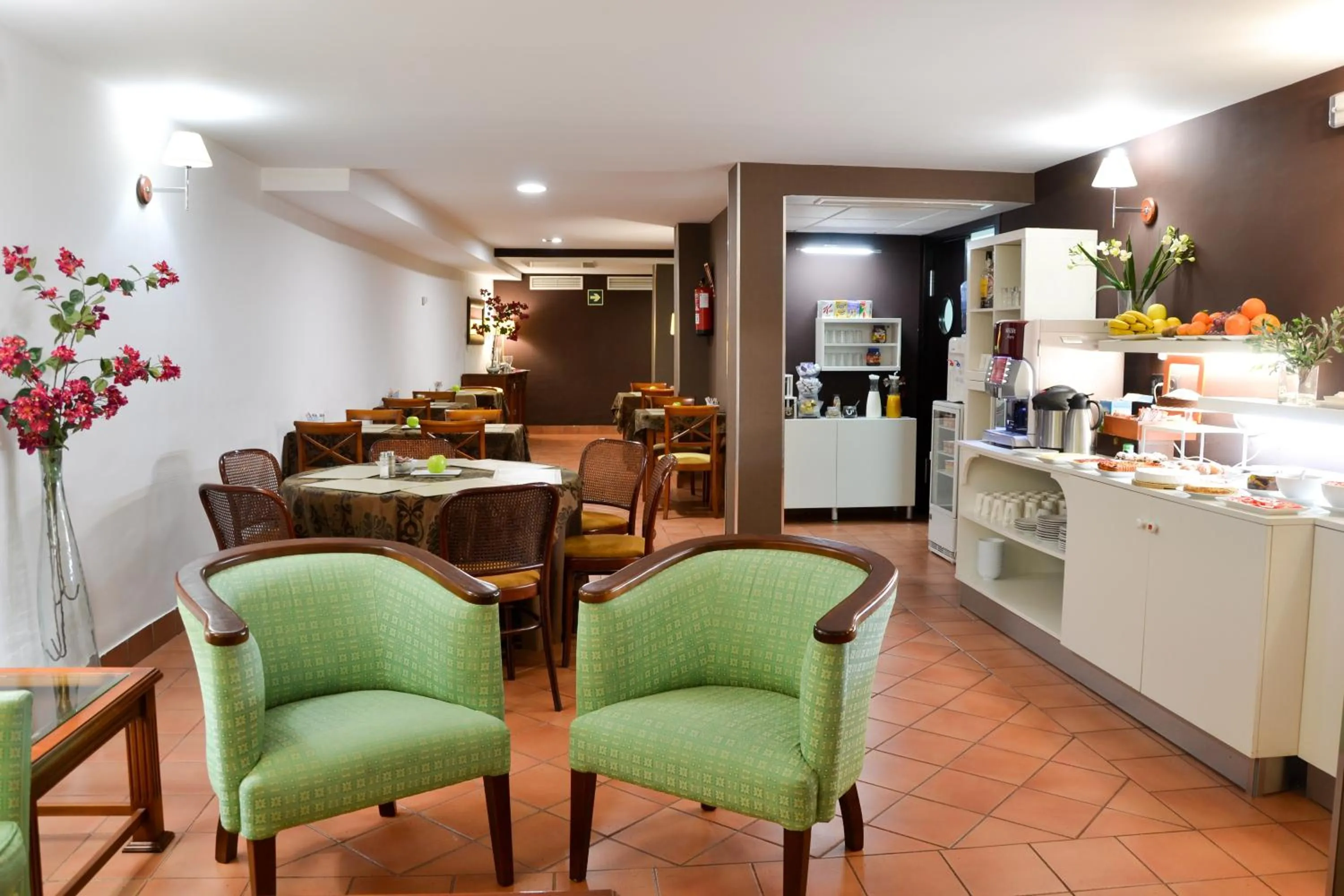 Lounge or bar in I AM La Posada Hotel and Apartment