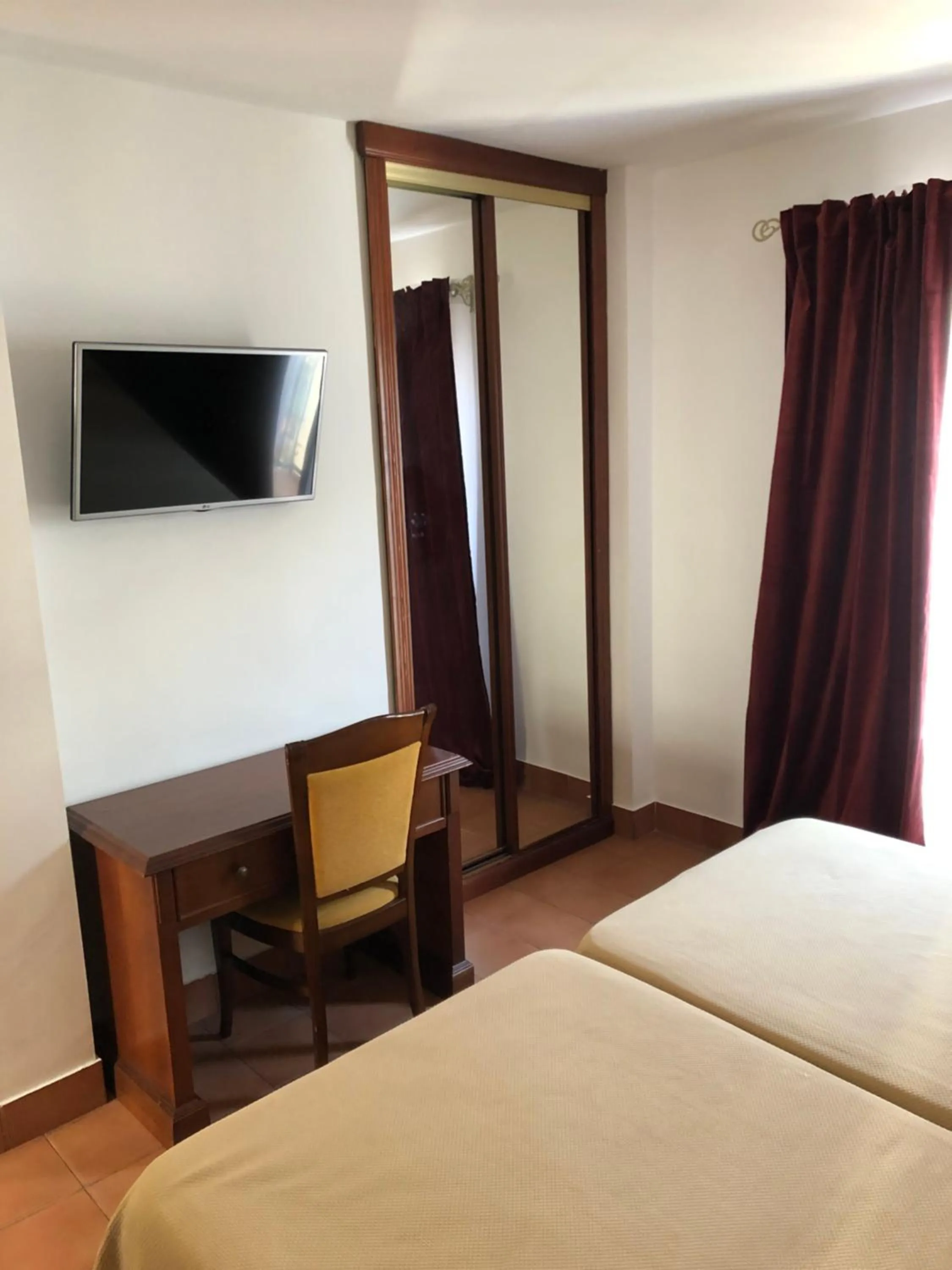 TV and multimedia, Bed in I AM La Posada Hotel and Apartment