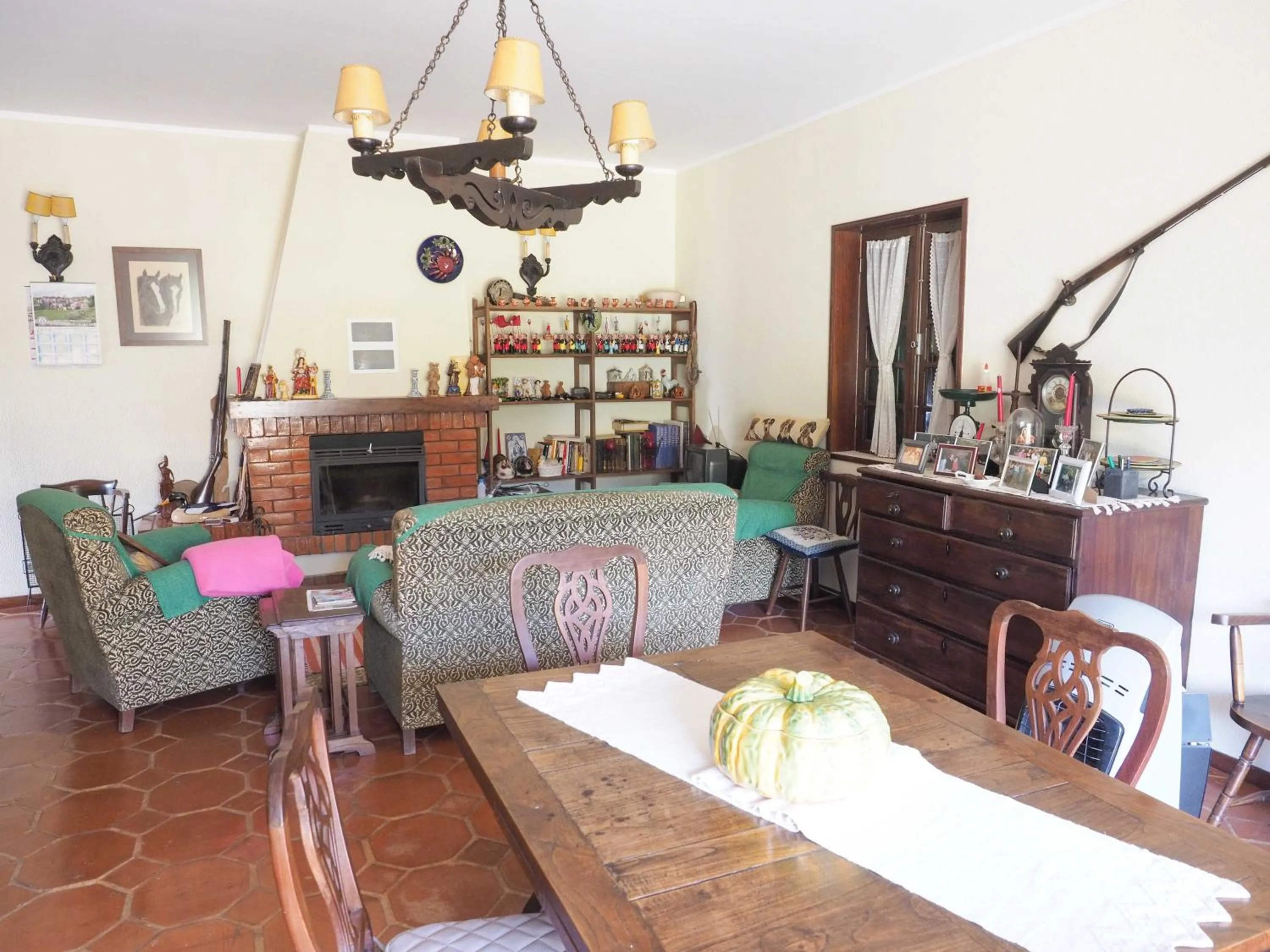 Communal lounge/ TV room in Quinta Drº Amarante