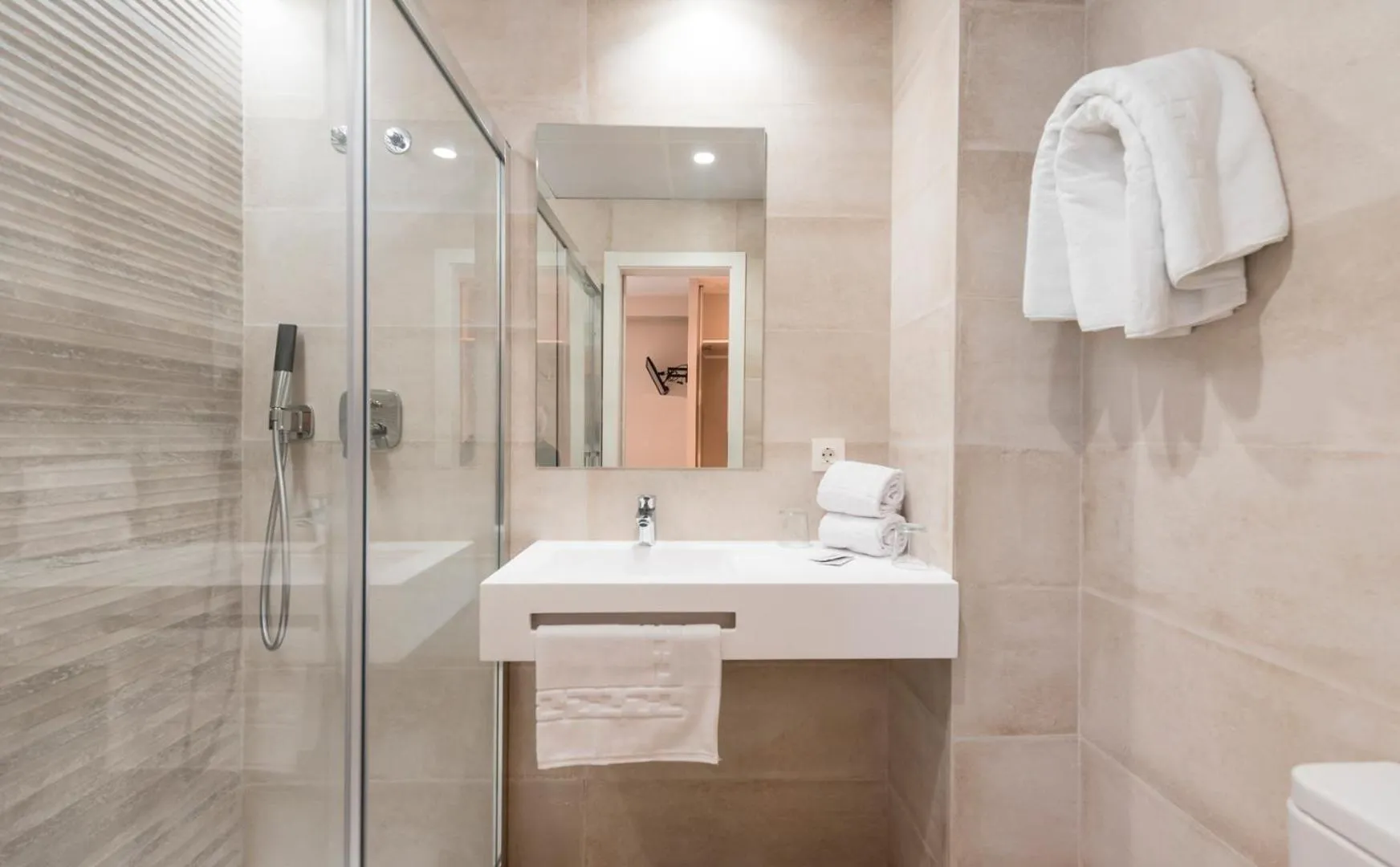 Bathroom in La Lonja