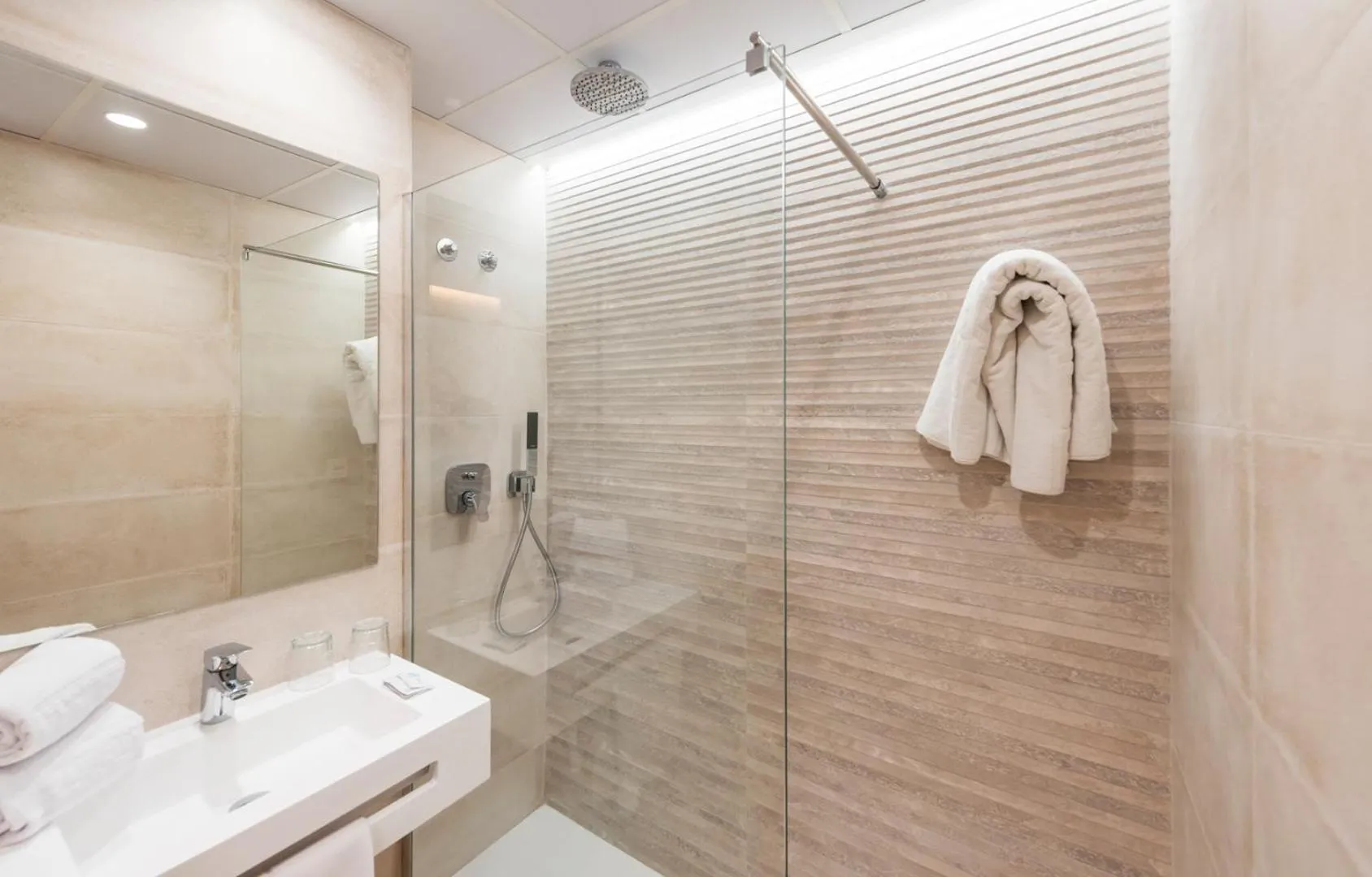 Bathroom in La Lonja