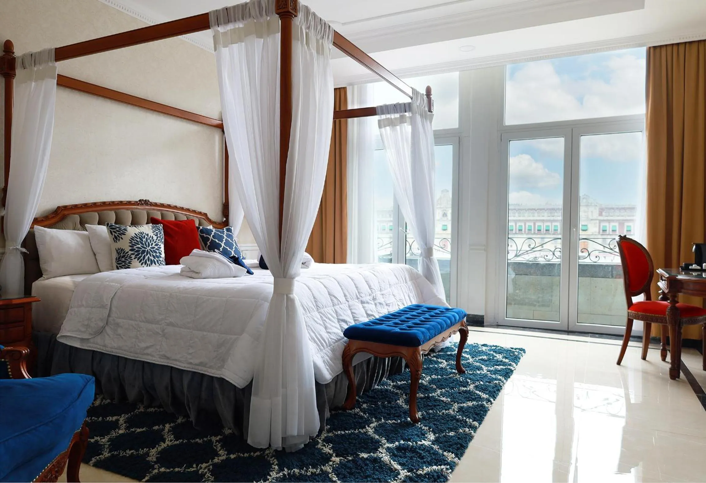 Guests, Bed in Gran Hotel Ciudad de México Zócalo View