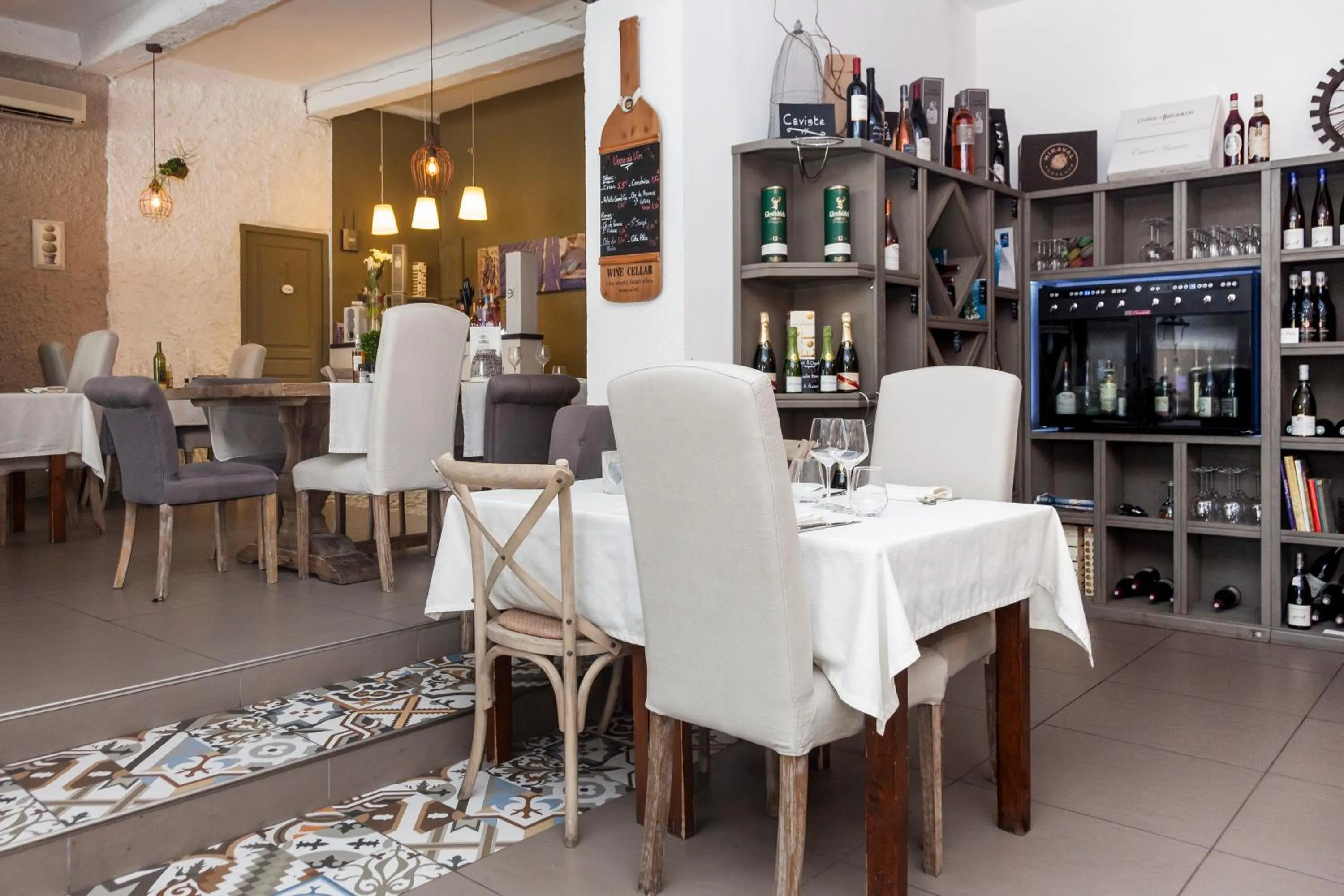 Restaurant/places to eat in Logis Hôtel La Fenière