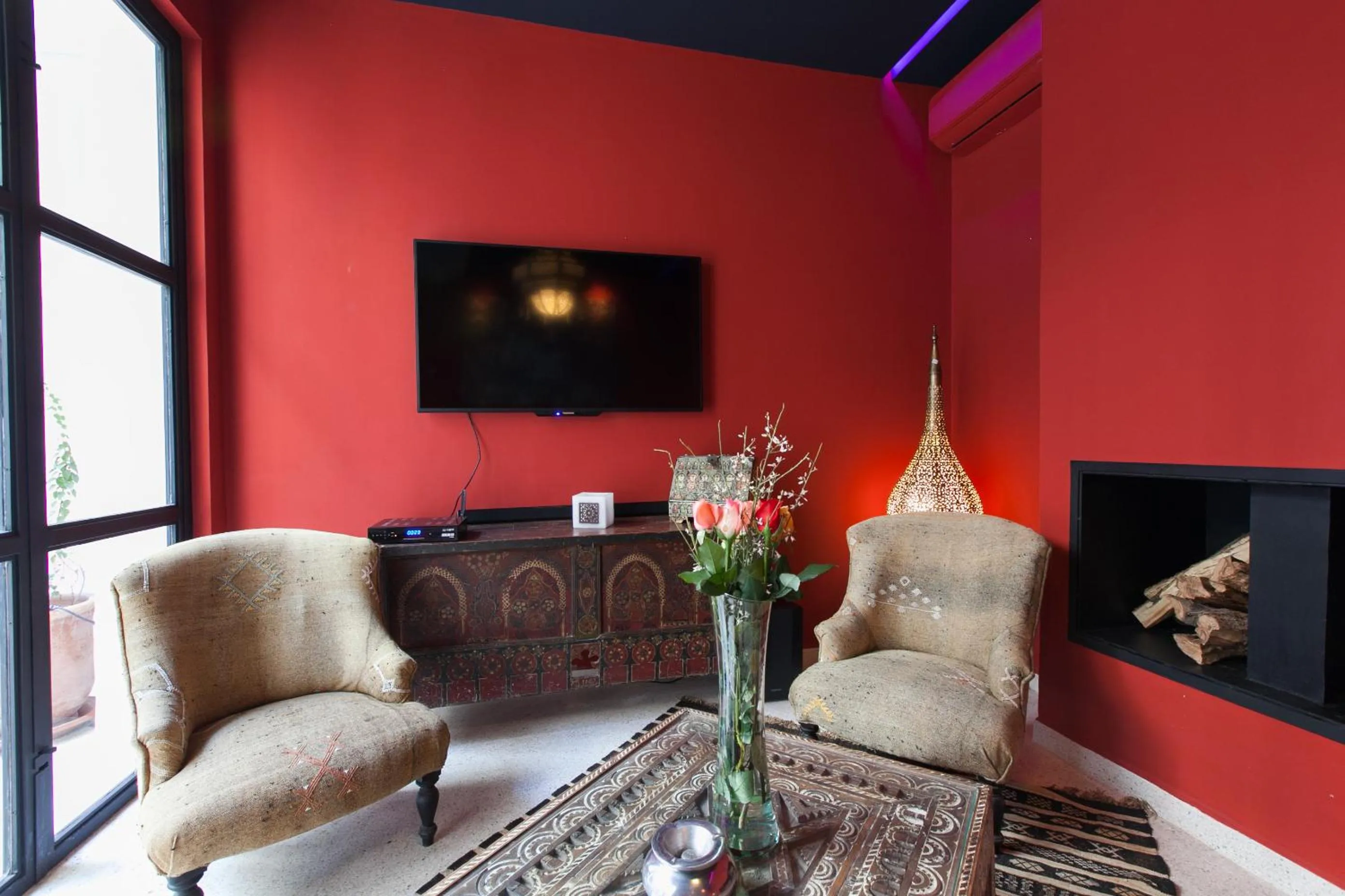 Communal lounge/ TV room in Riad Zebrakaro