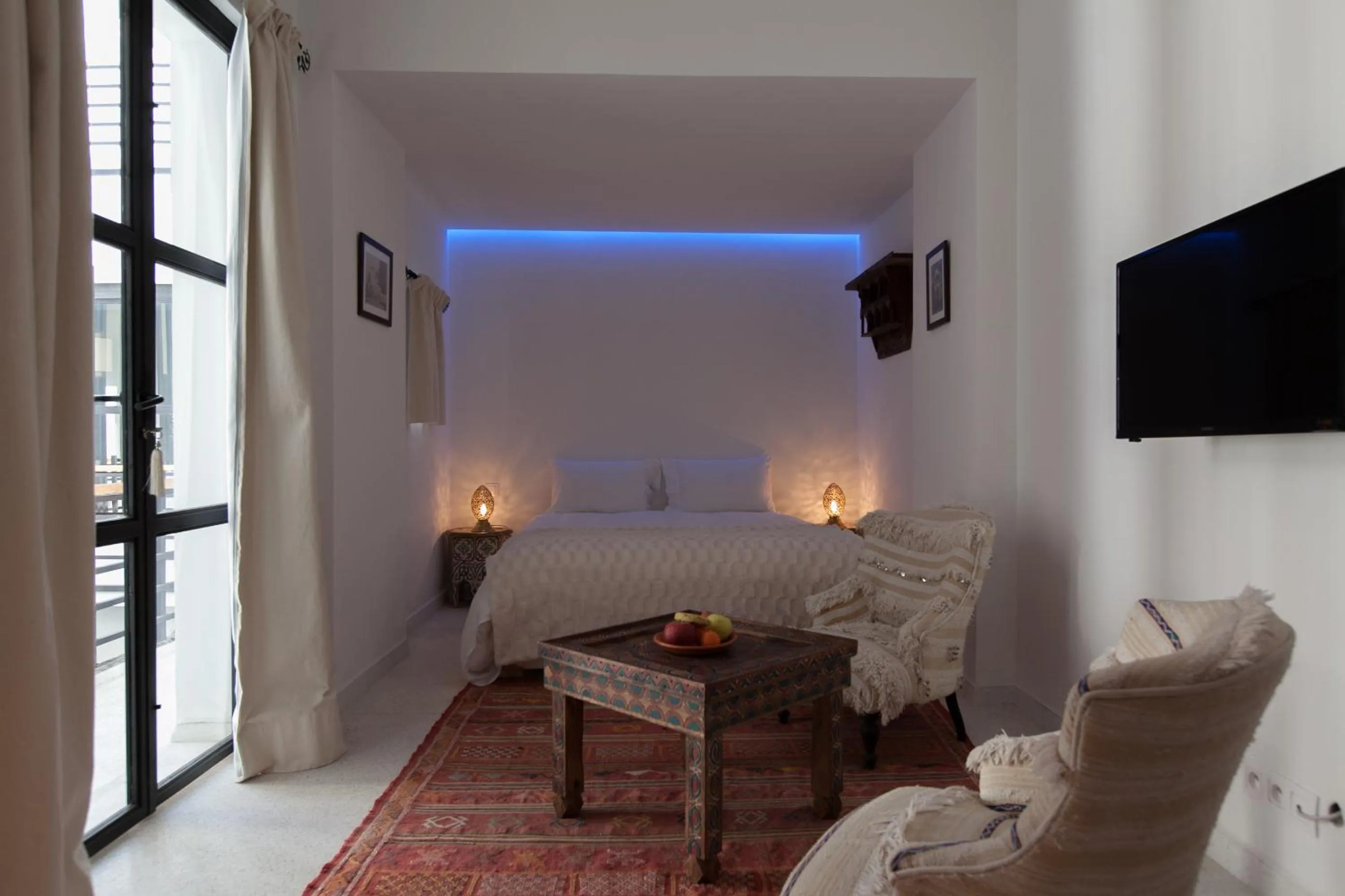 Photo of the whole room, Bed in Riad Zebrakaro