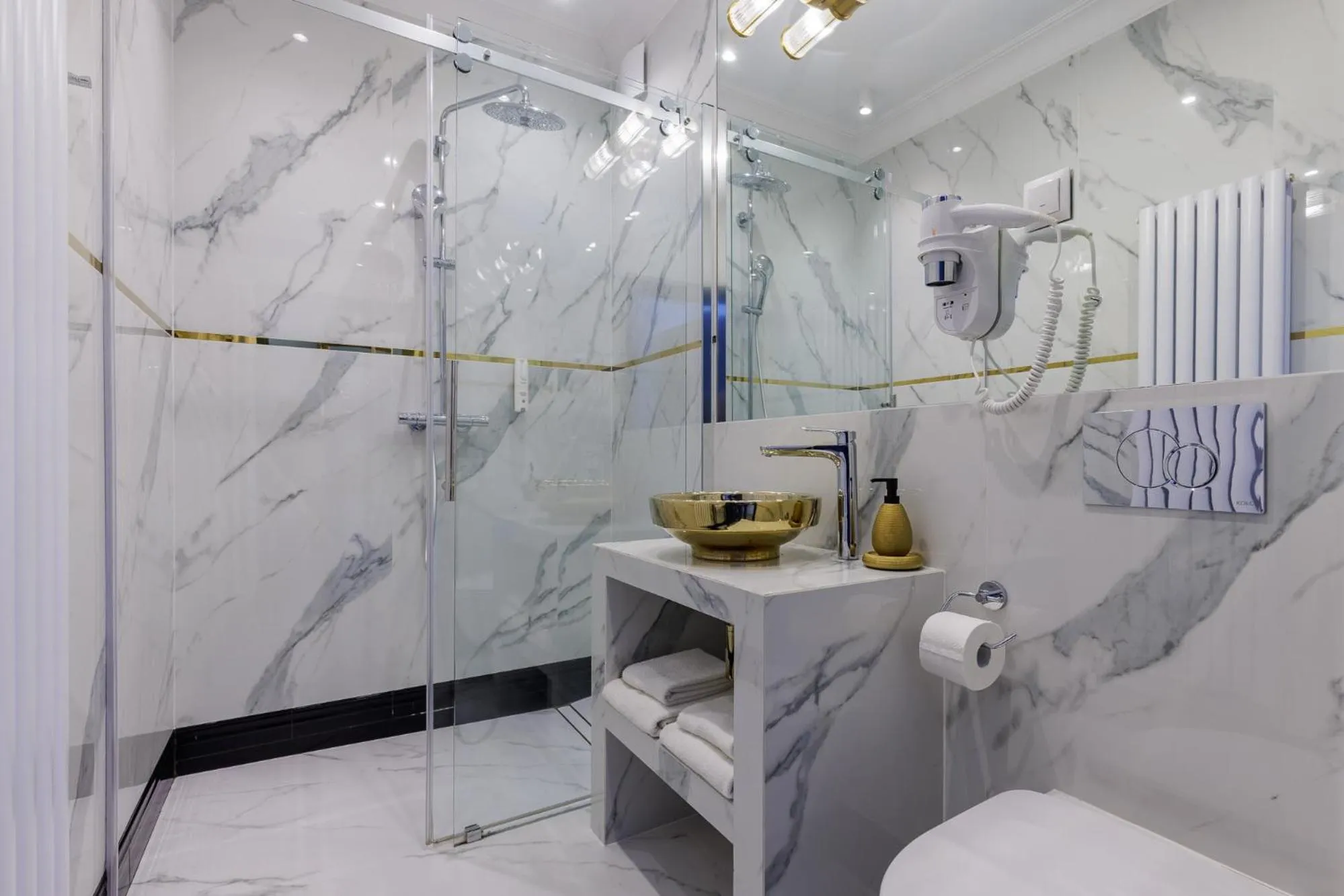 Shower in Prawdzic Family Resort & Wellness