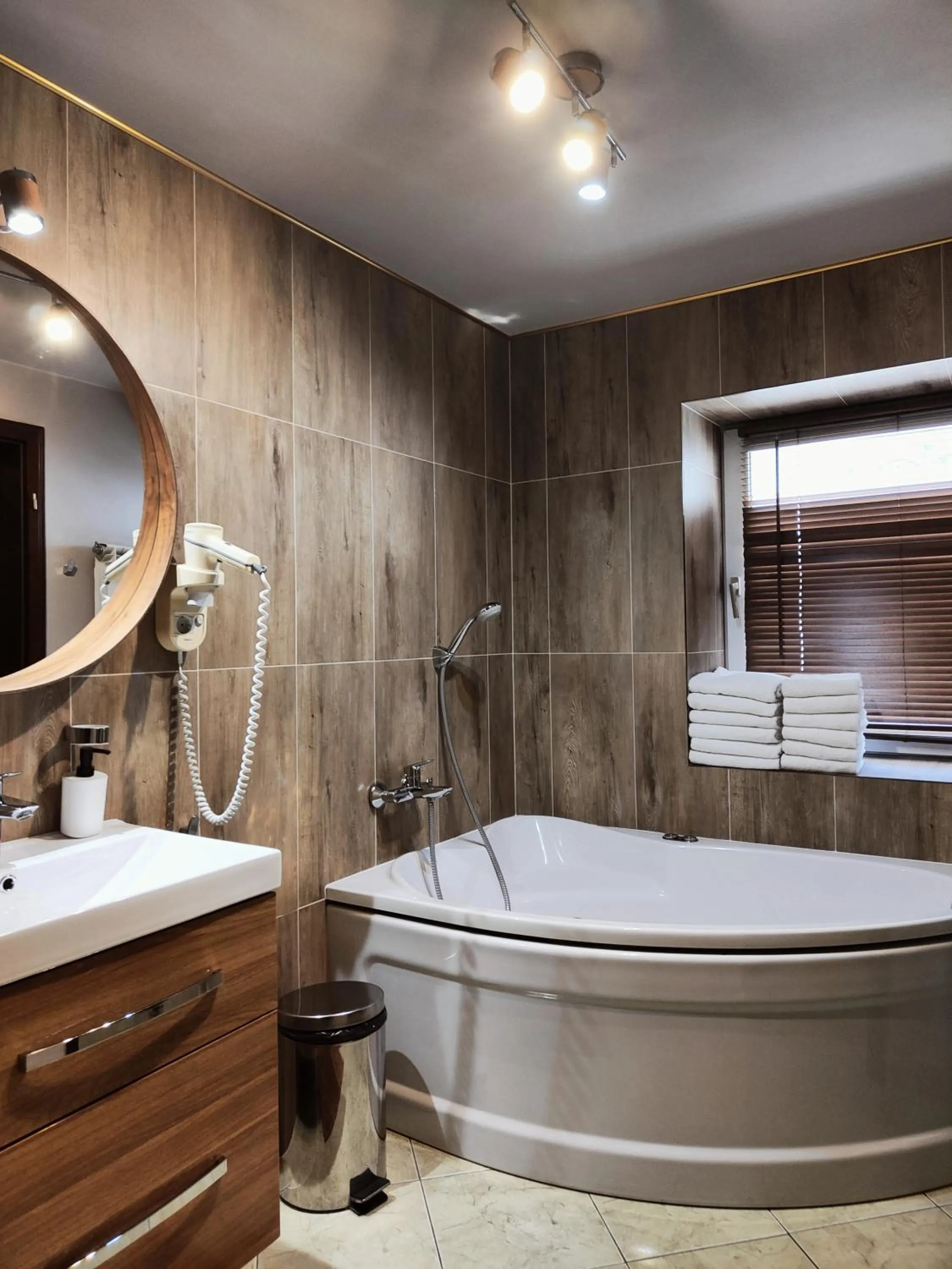 Three-Bedroom Suite in Prawdzic Family Resort & Wellness