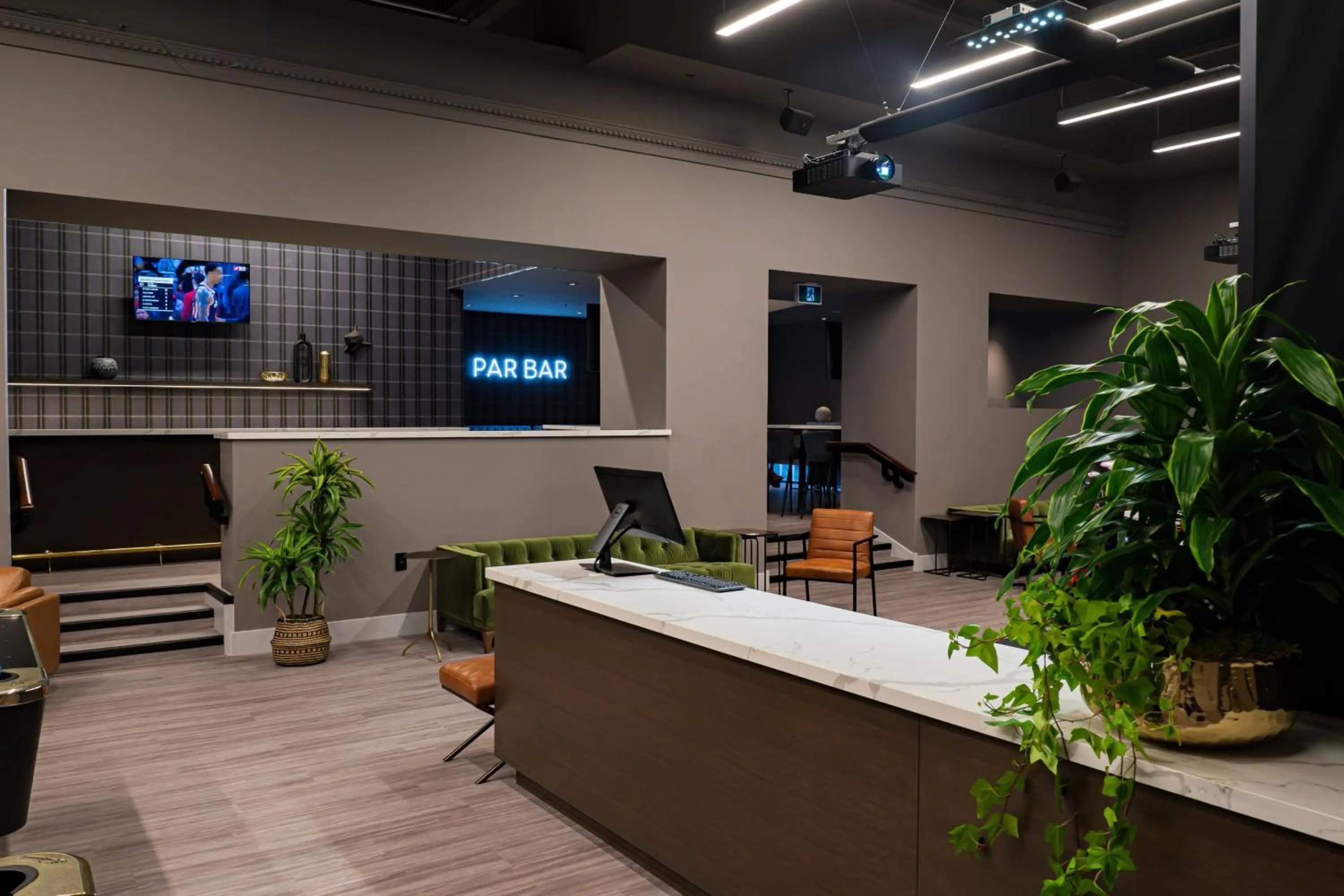 Lounge or bar in Marriott Downtown at CF Toronto Eaton Centre