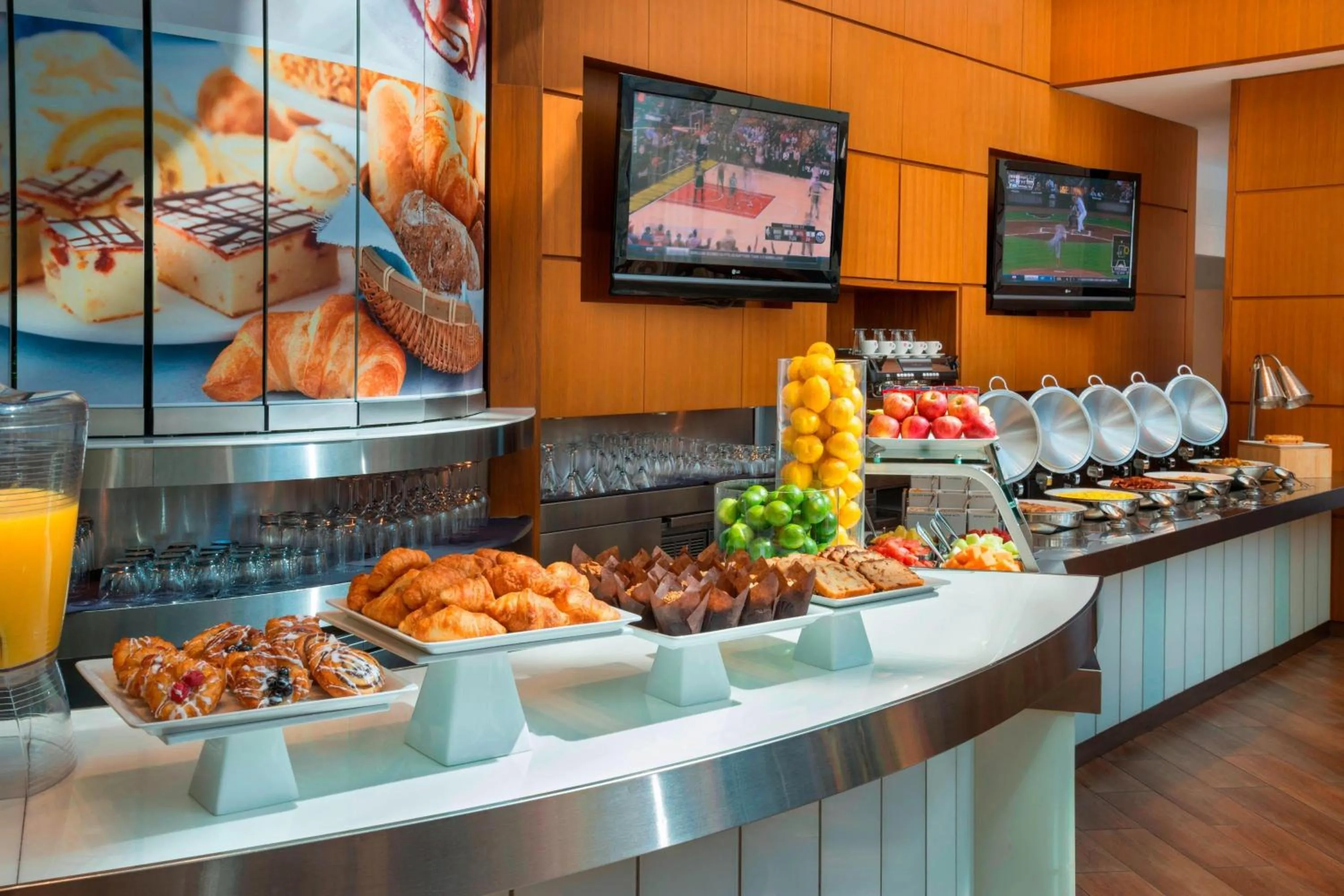 Breakfast in Marriott Downtown at CF Toronto Eaton Centre