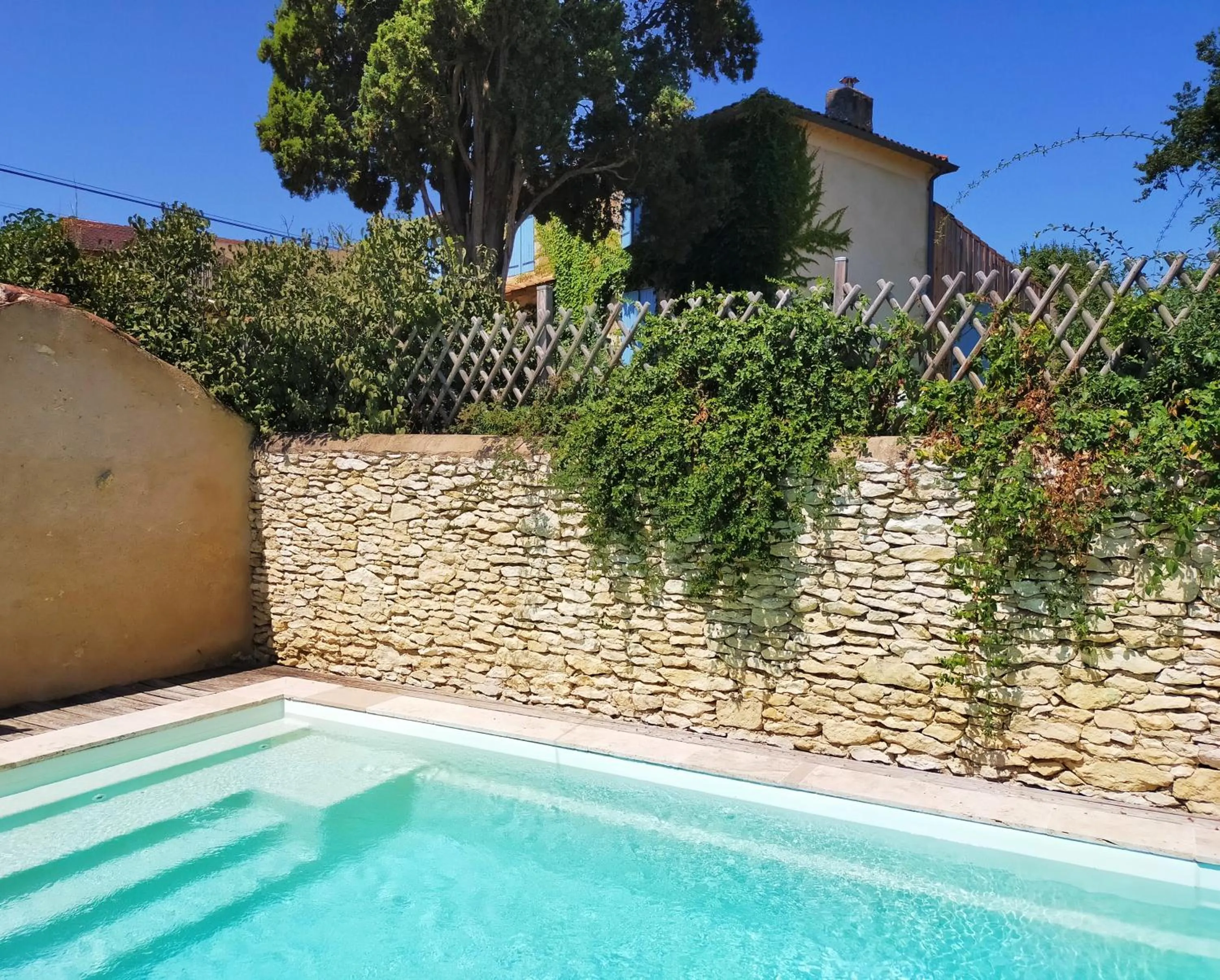 Swimming pool in les Didascalies