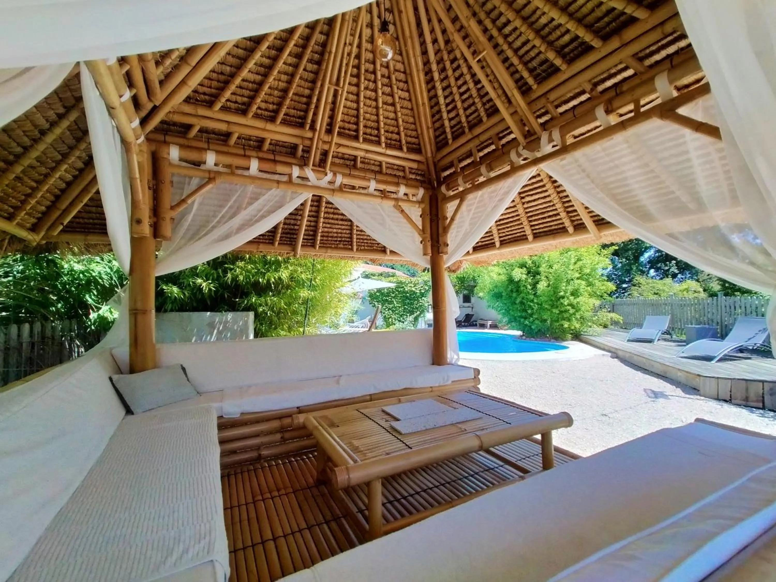 Pool view in les Didascalies