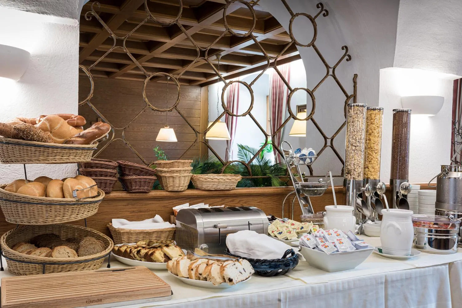 Buffet breakfast in Hotel Plankenhof B&B