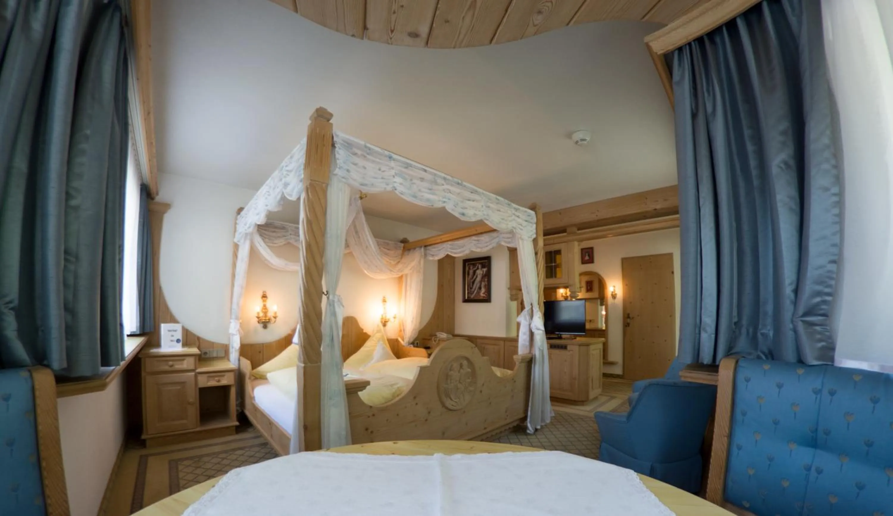 Photo of the whole room, Bed in Alpenhotel Fernau