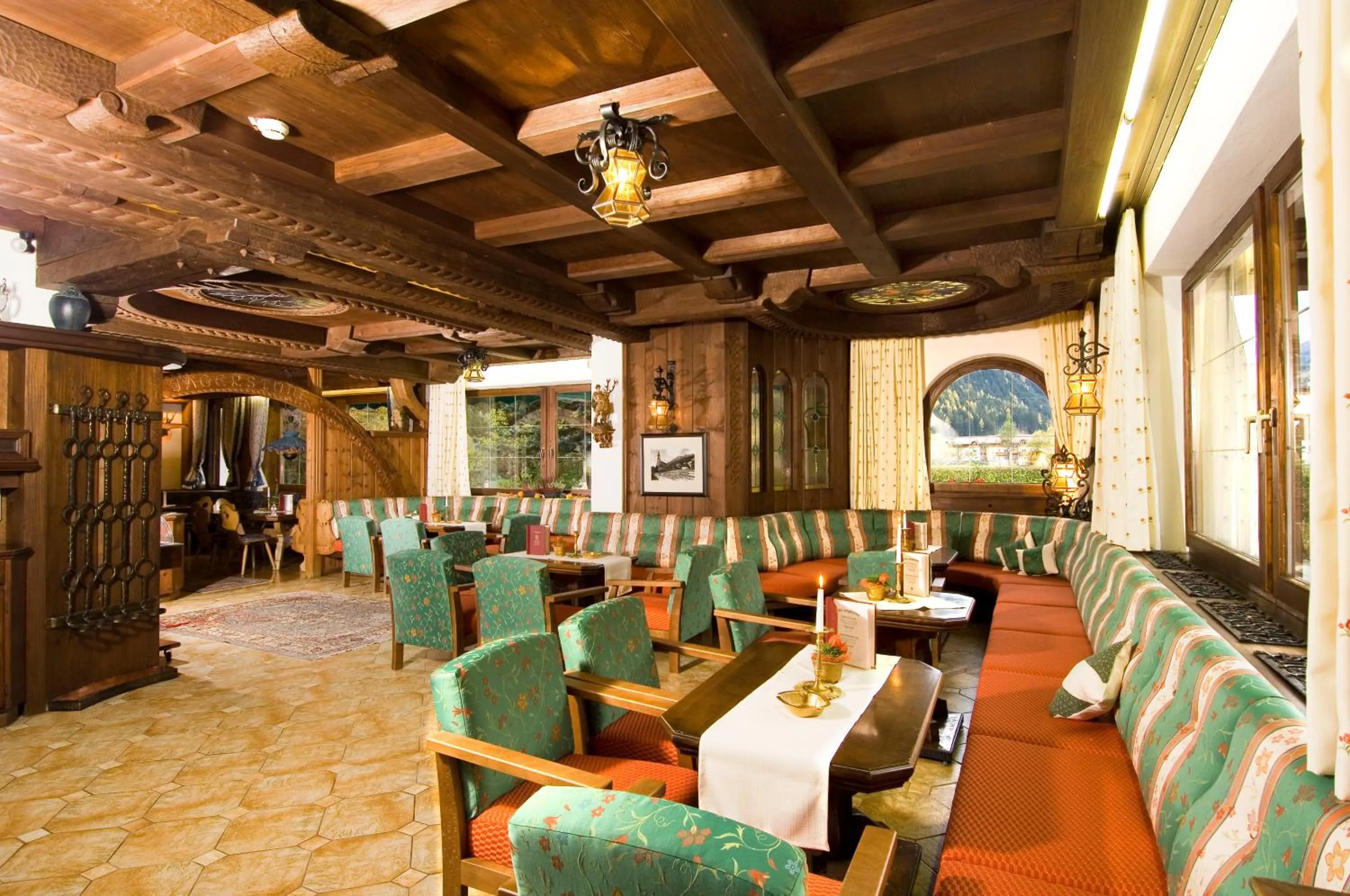 Lounge or bar in Alpenhotel Fernau