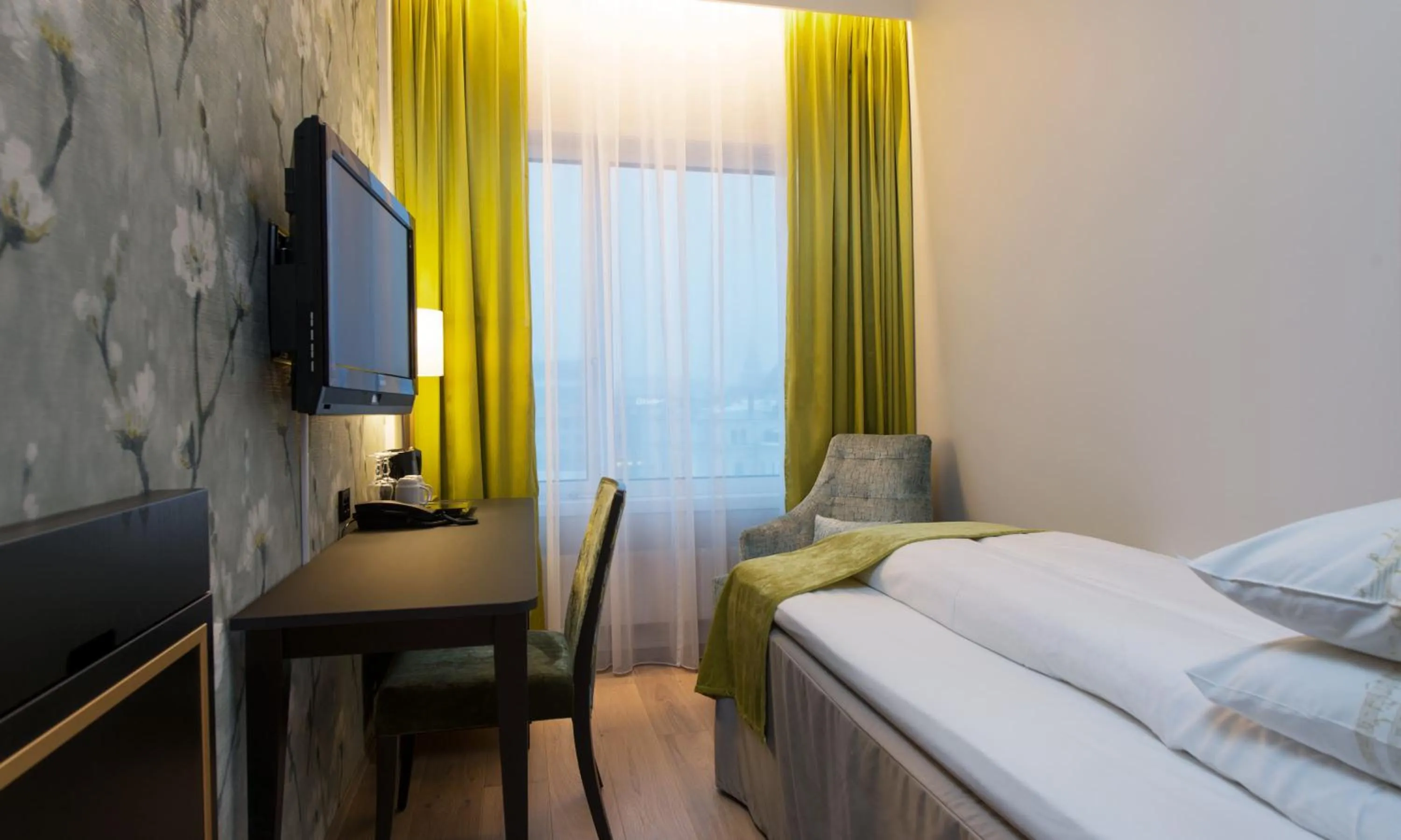 Bedroom, Bed in Thon Hotel Opera