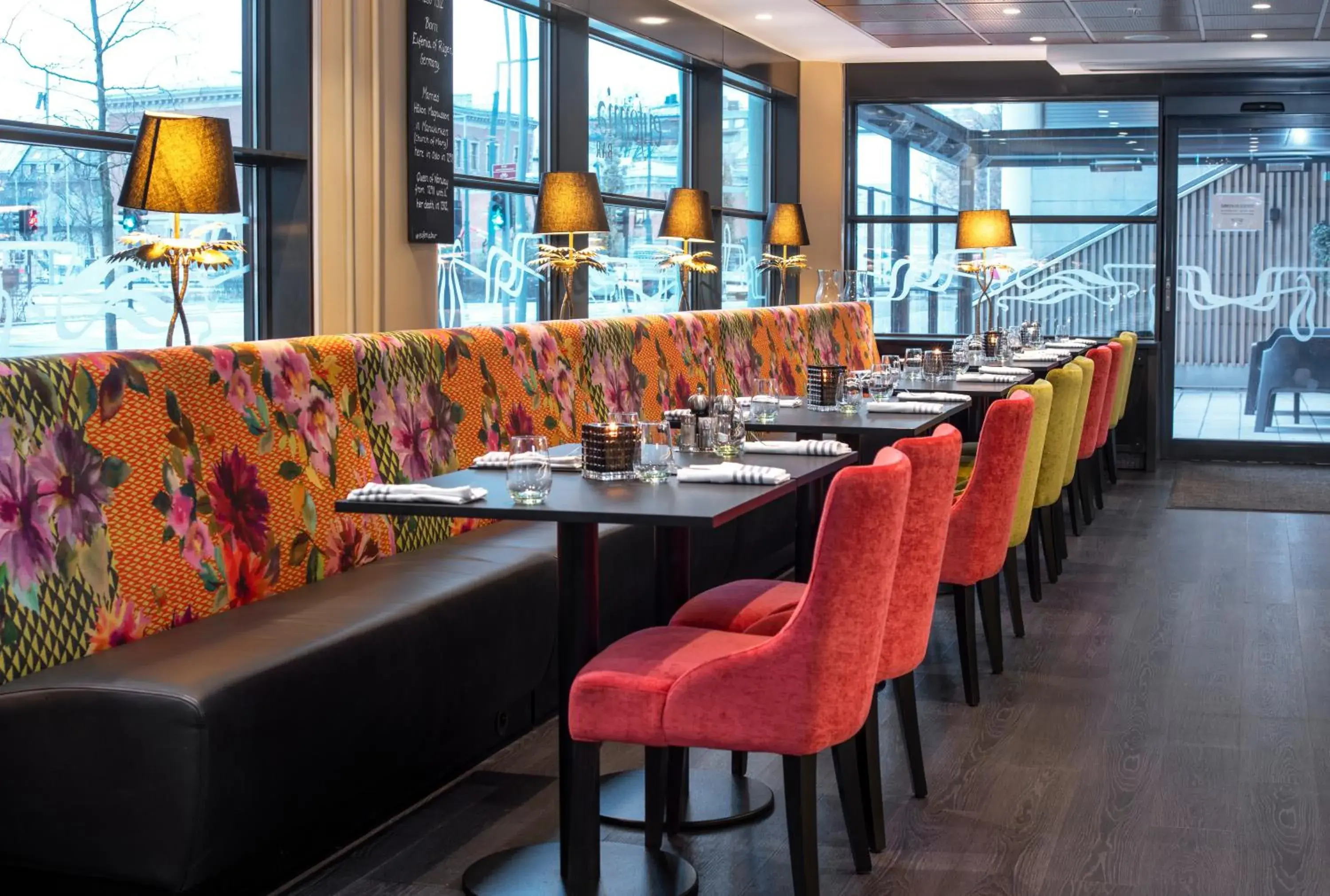 Lounge or bar in Thon Hotel Opera Lounge or bar in Thon Hotel Opera