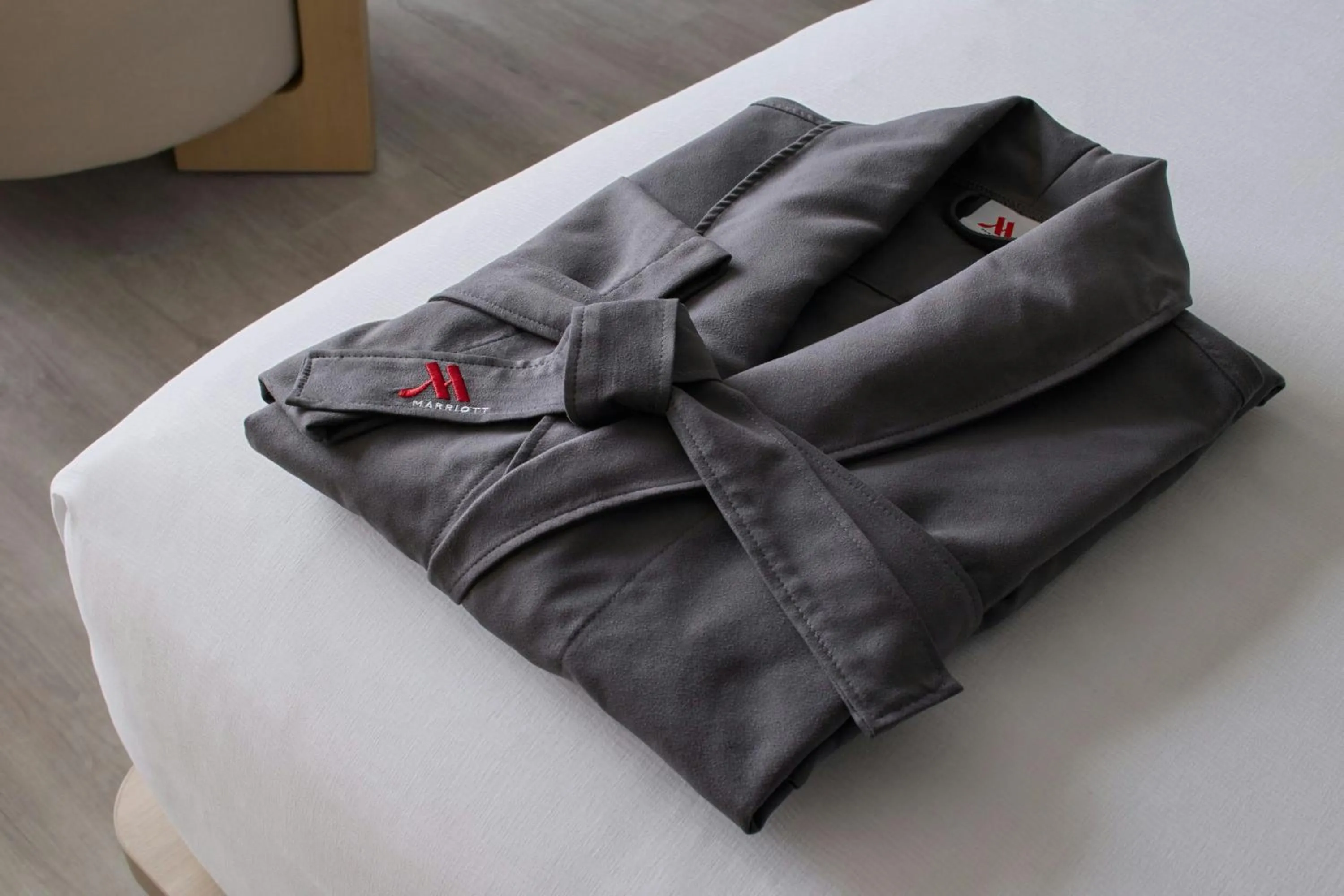 Photo of the whole room in Toronto Airport Marriott Hotel