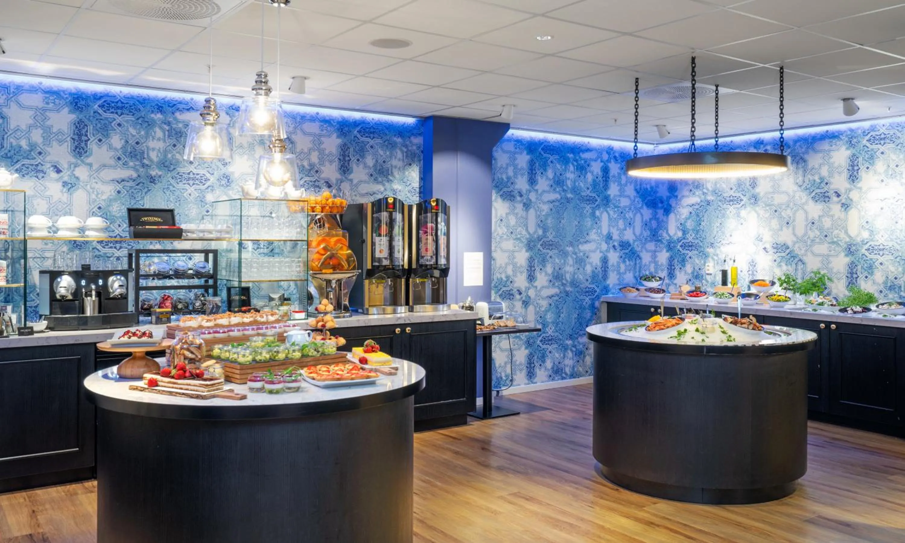 Buffet breakfast in Thon Hotel Ski