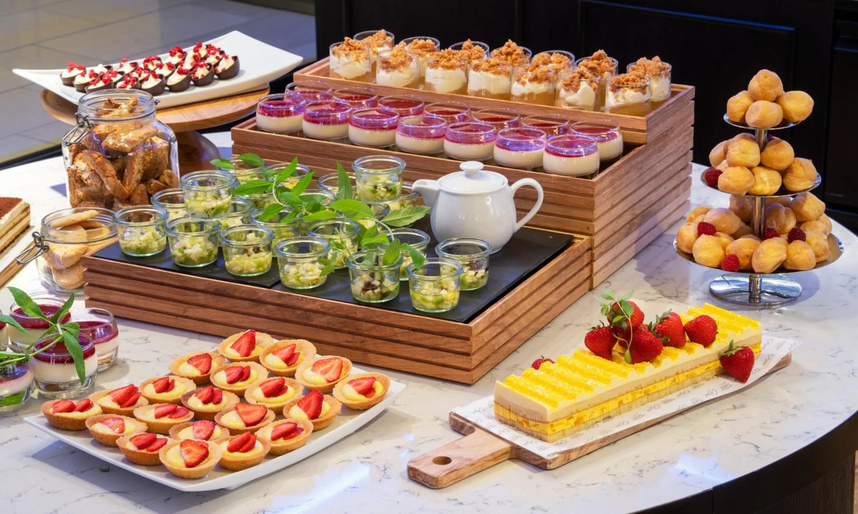 Buffet breakfast in Thon Hotel Ski