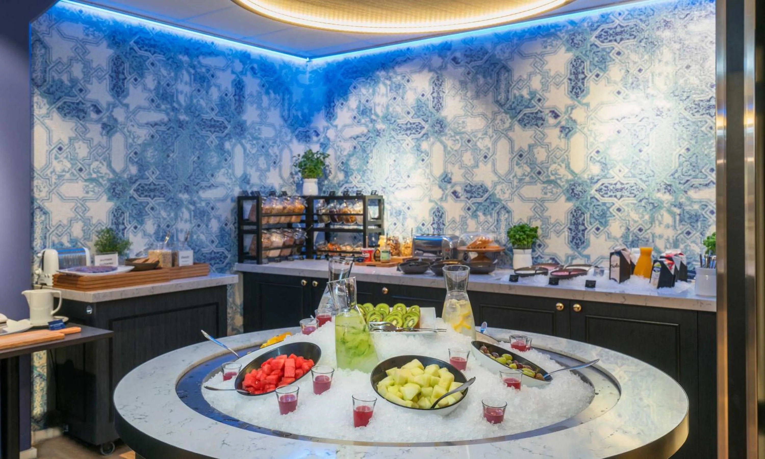 Buffet breakfast in Thon Hotel Ski