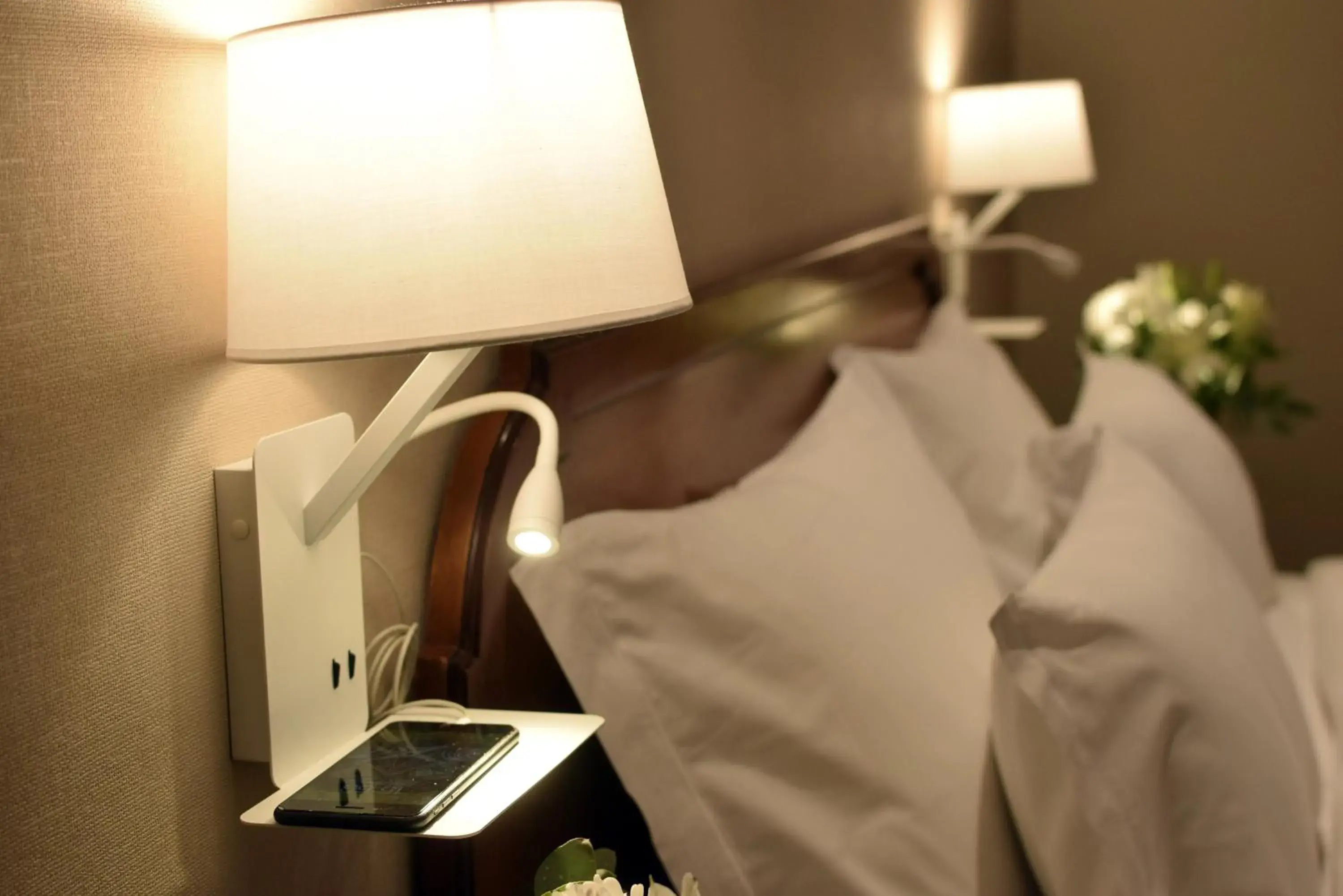 Bedroom, Bed in Windsor Hotel Bedroom, Bed in Windsor Hotel