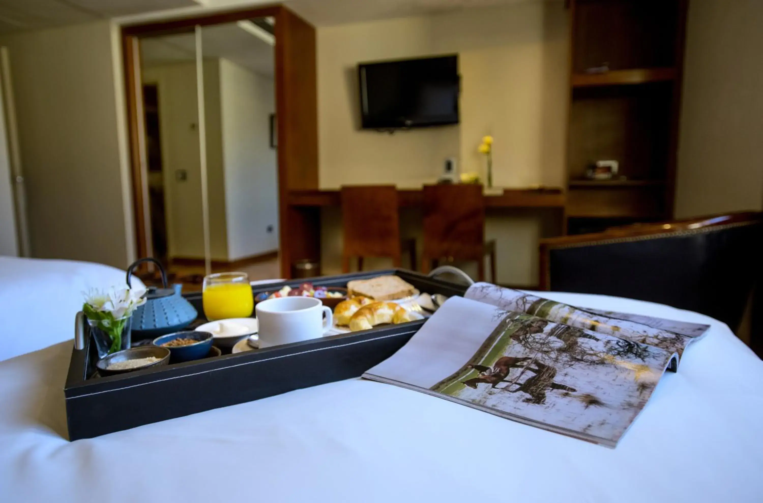 Food and drinks, Bed in Windsor Hotel Food and drinks, Bed in Windsor Hotel