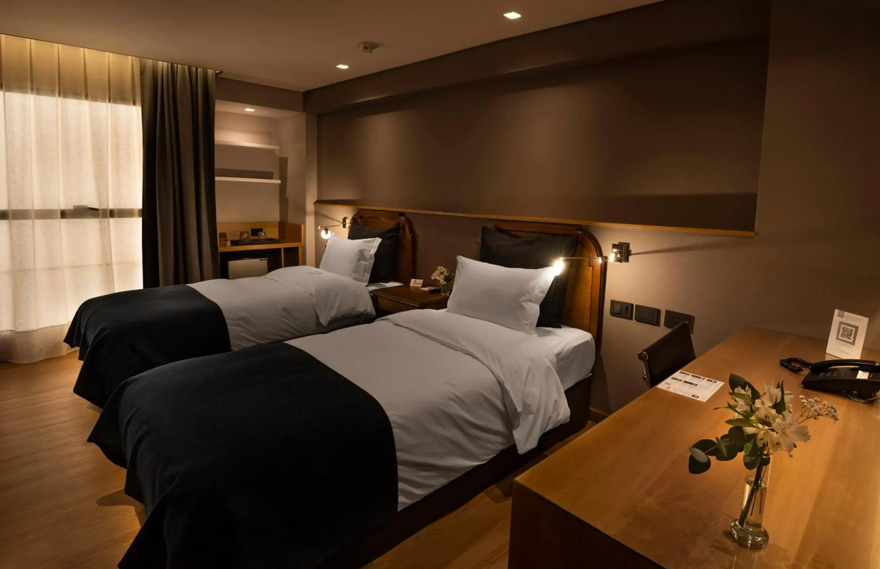 Bedroom, Bed in Windsor Hotel Bedroom, Bed in Windsor Hotel