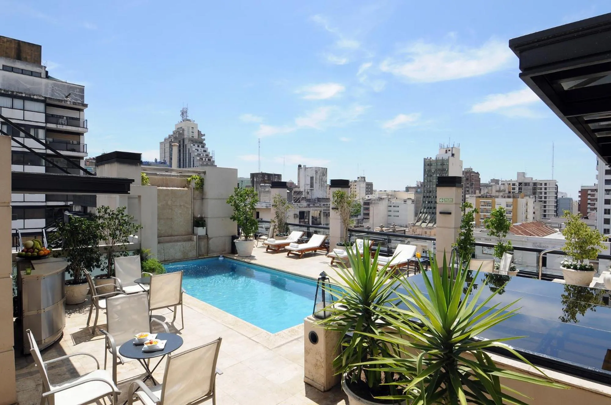 Swimming pool in Windsor Hotel