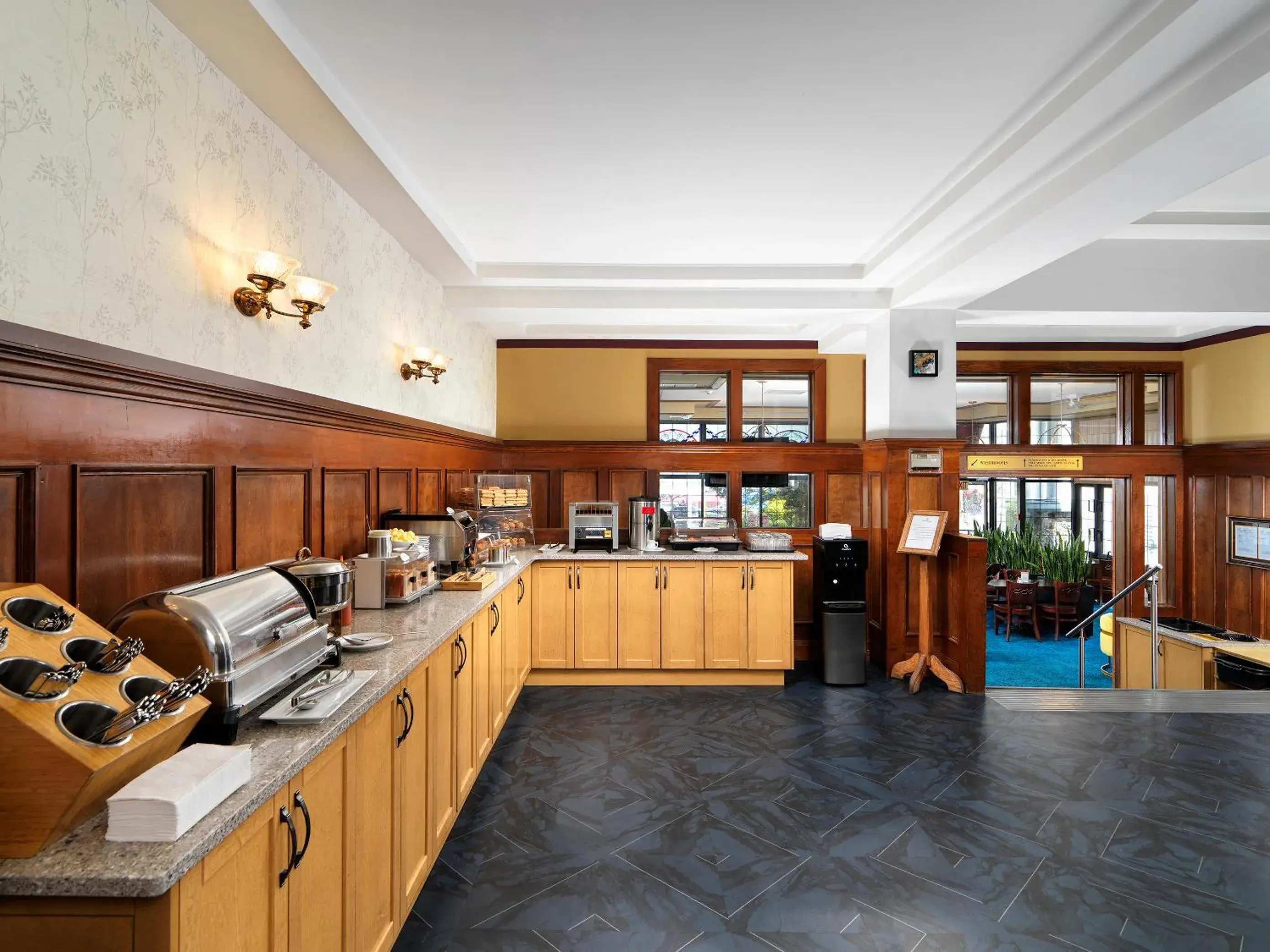 Restaurant/places to eat in Huntingdon Hotel and Suites Restaurant/places to eat in Huntingdon Hotel and Suites