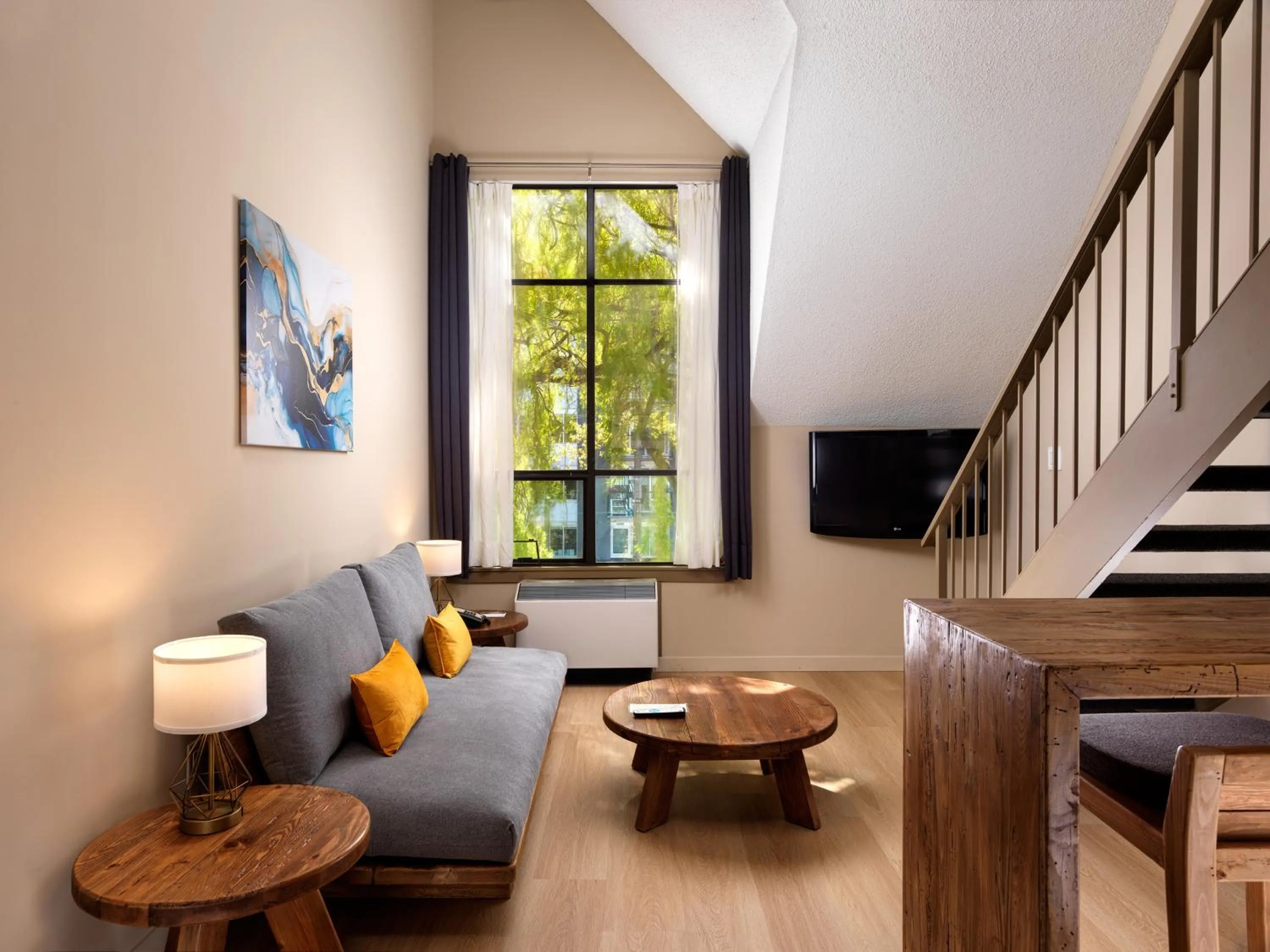 Living room in Huntingdon Hotel and Suites