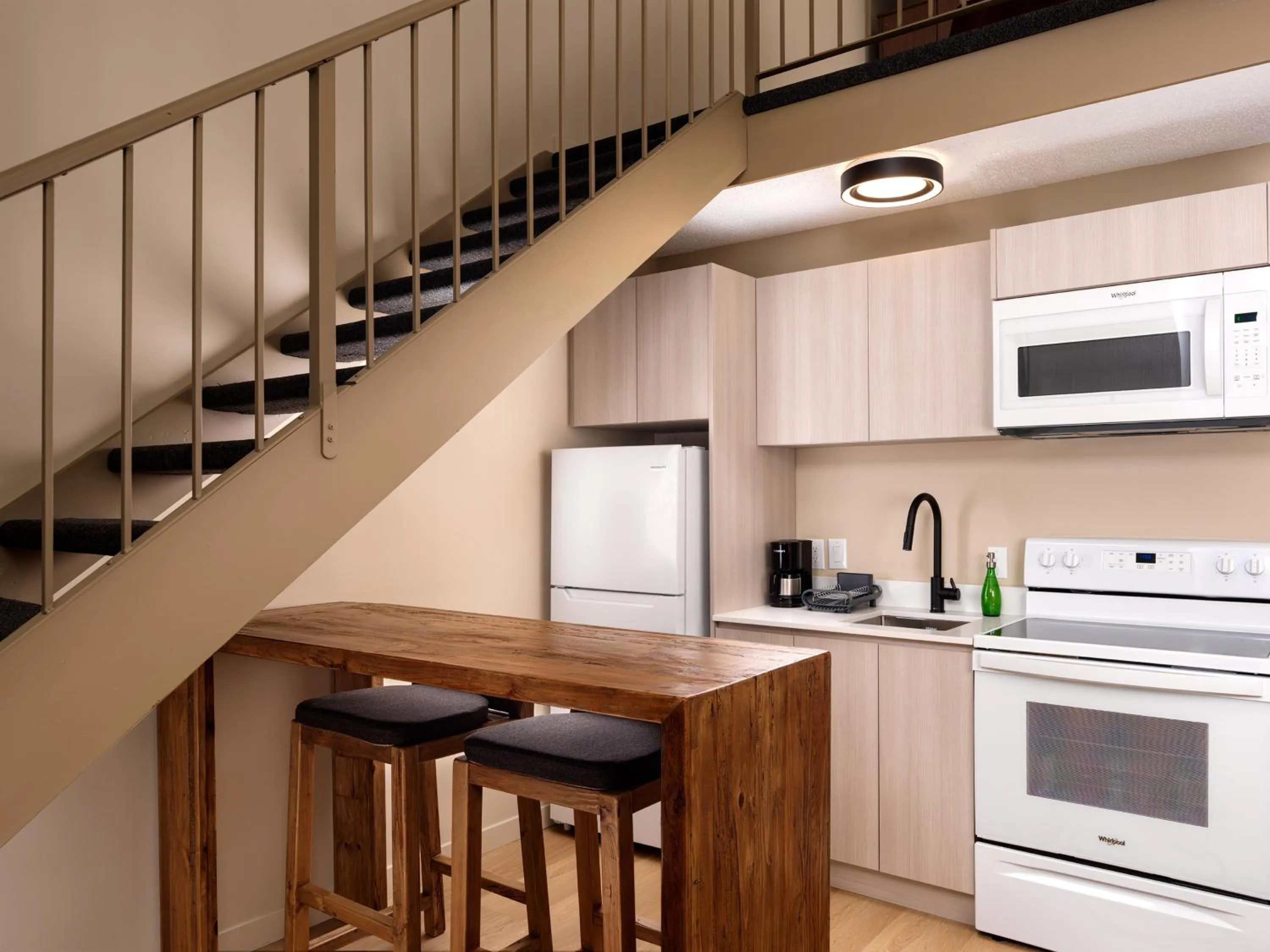 kitchen in Huntingdon Hotel and Suites