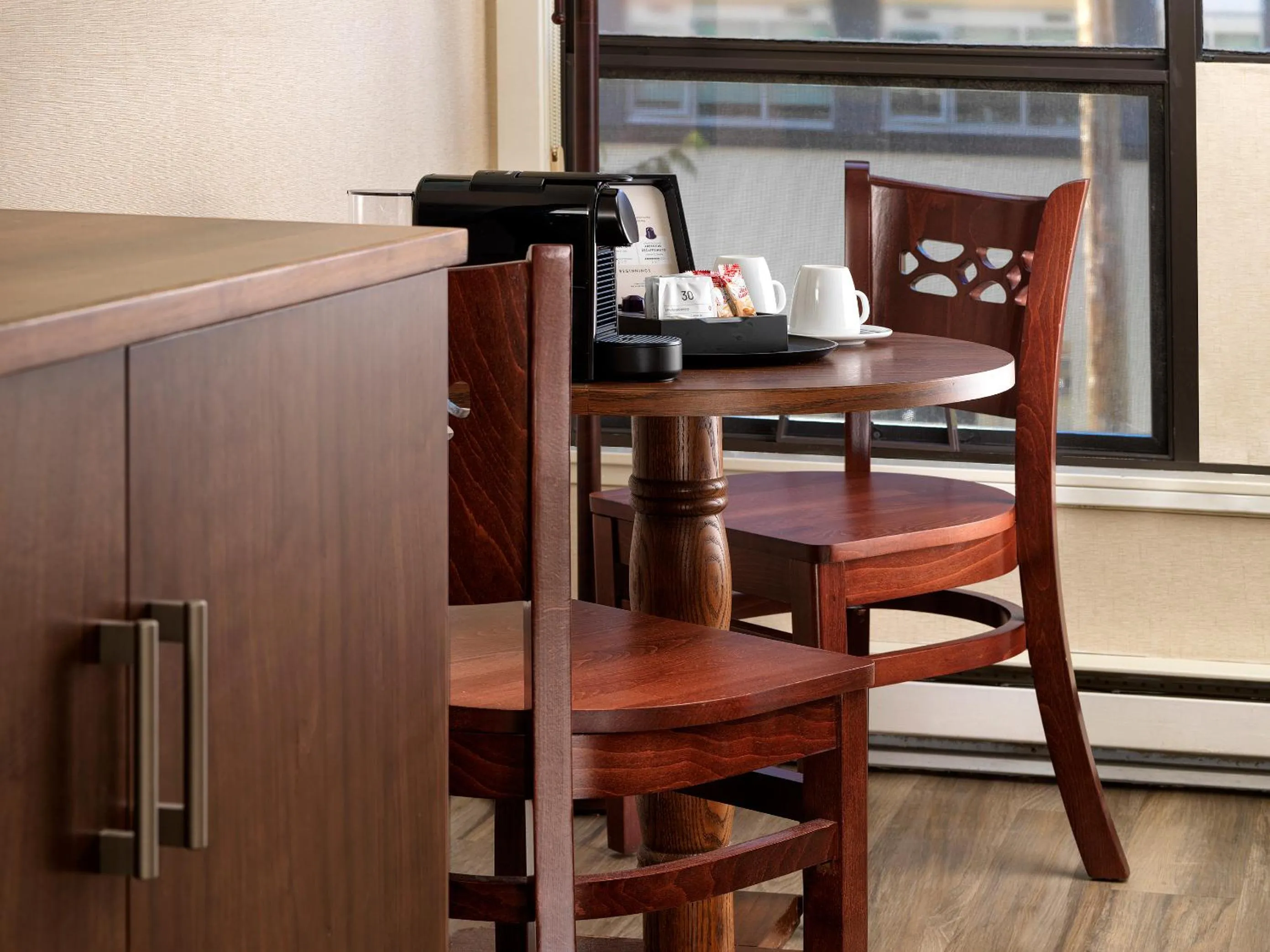 Bedroom in Huntingdon Hotel and Suites