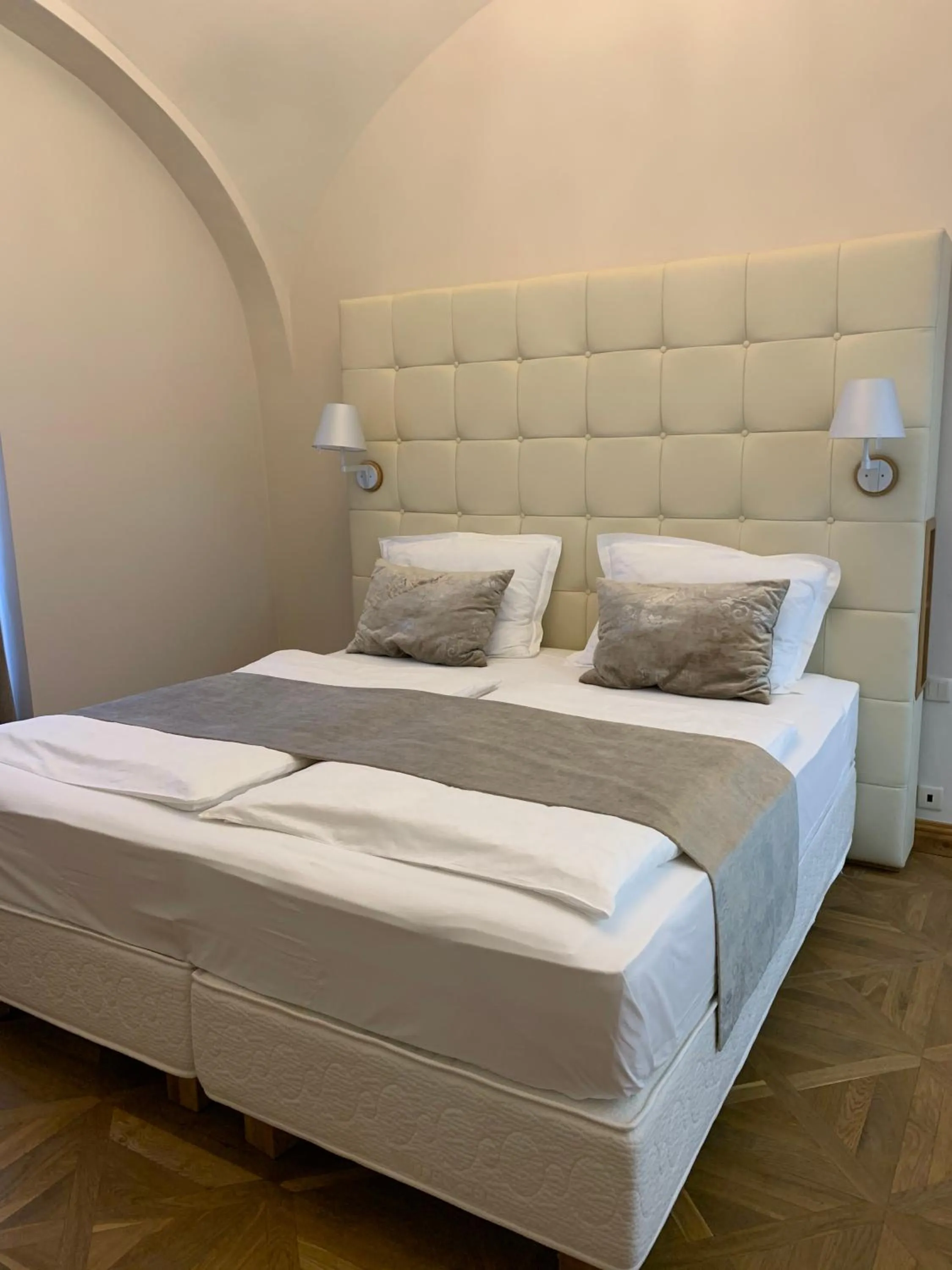 Bed in Zámek Ratměřice - Hotel & Resort