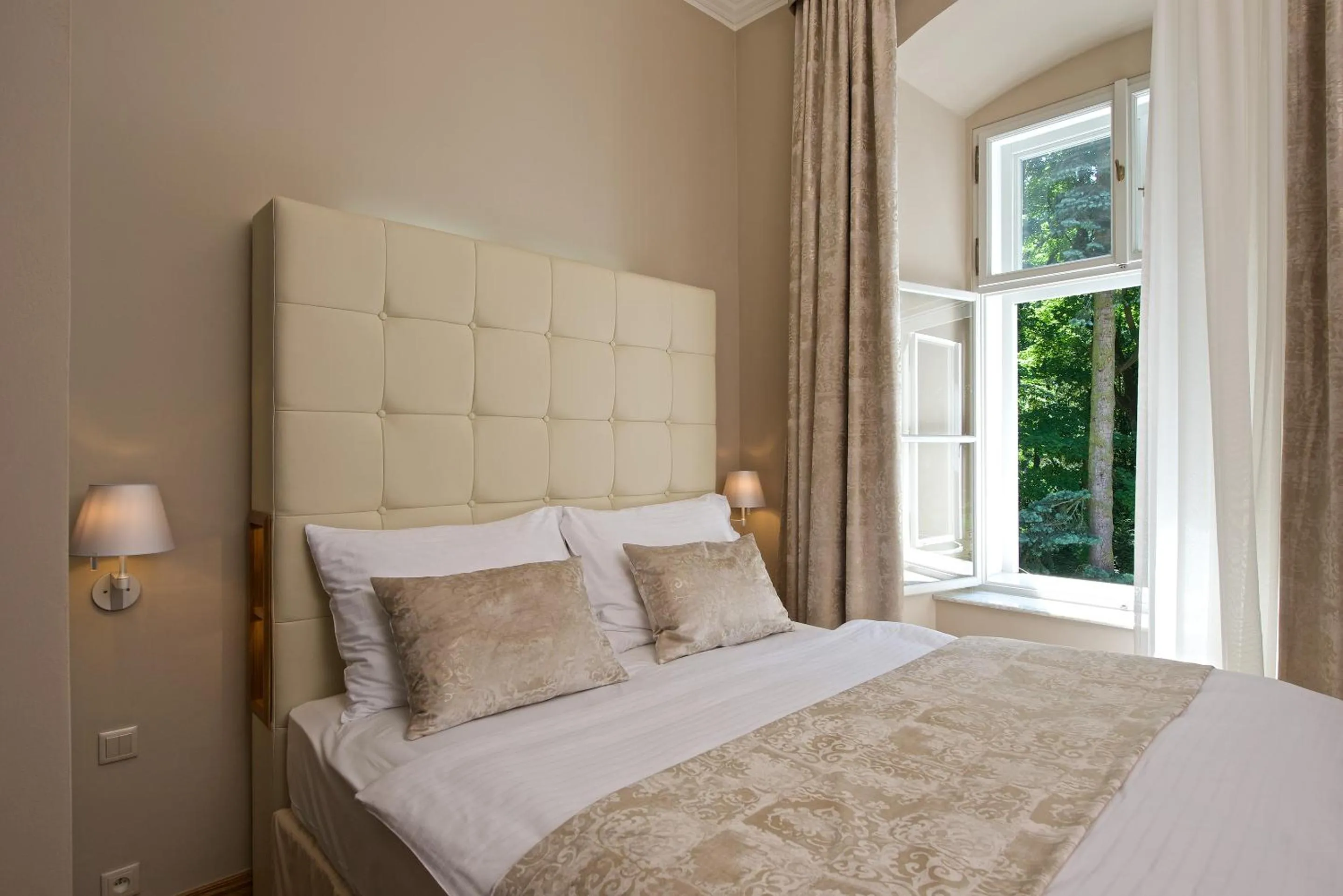 Bed in Zámek Ratměřice - Hotel & Resort