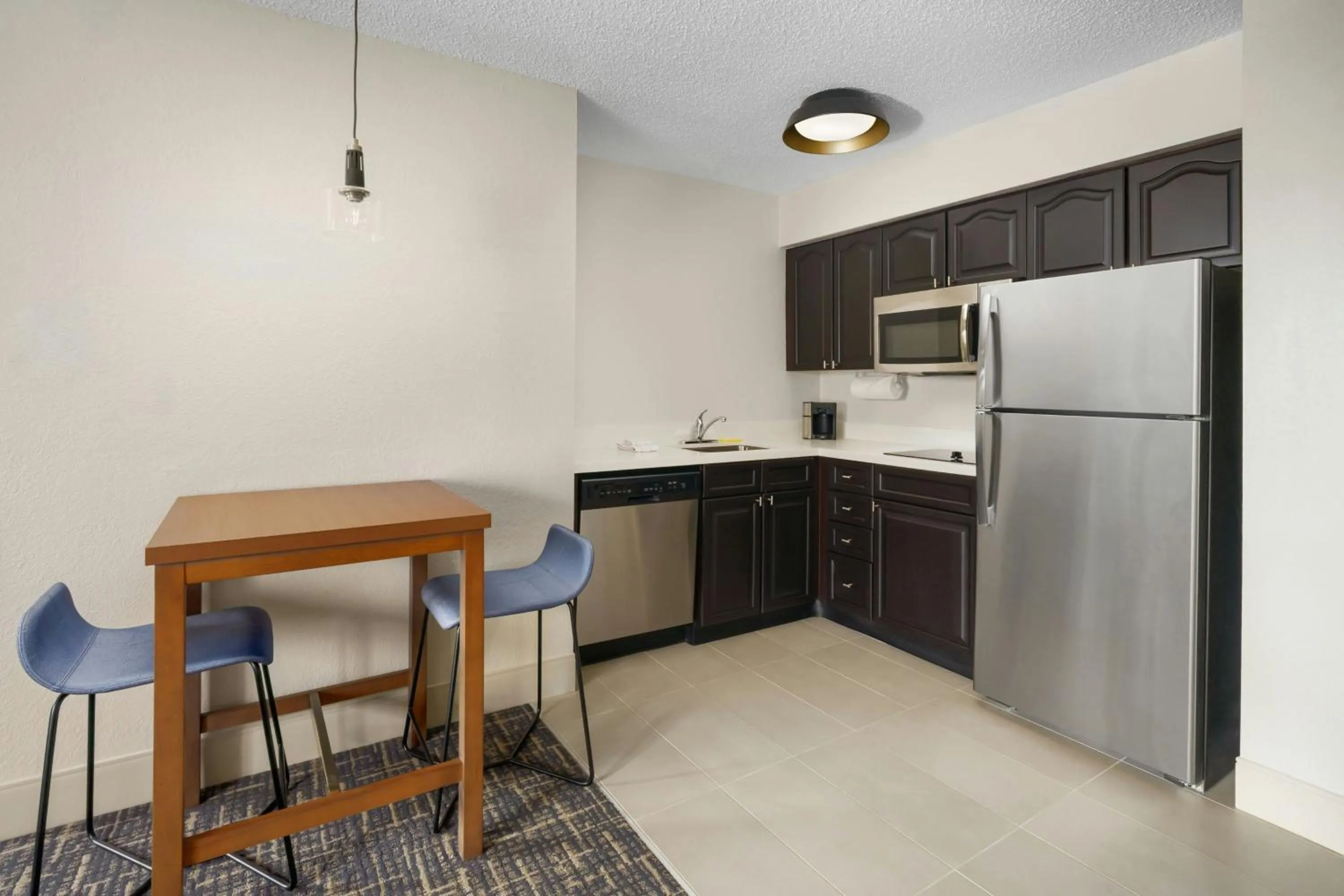 Kitchen or kitchenette in Residence Inn Orlando Lake Buena Vista