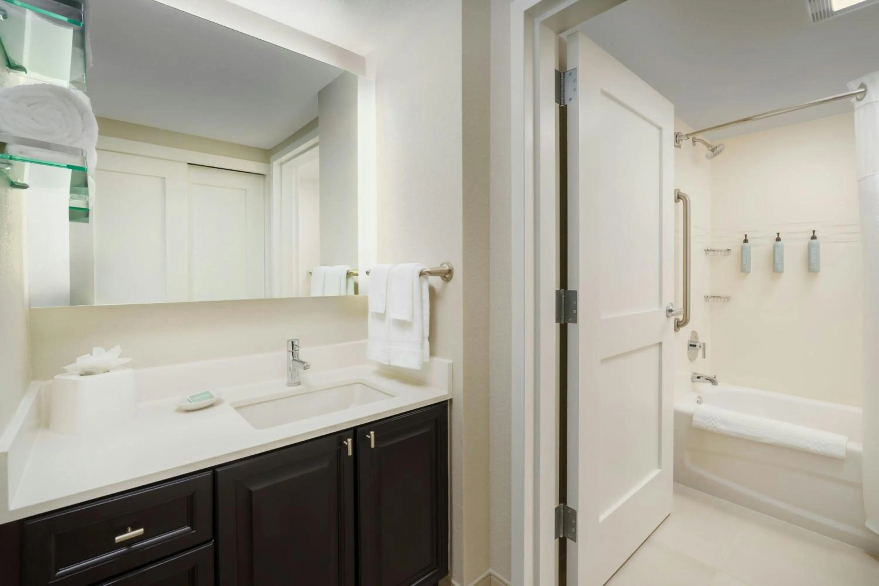 Bathroom in Residence Inn Orlando Lake Buena Vista