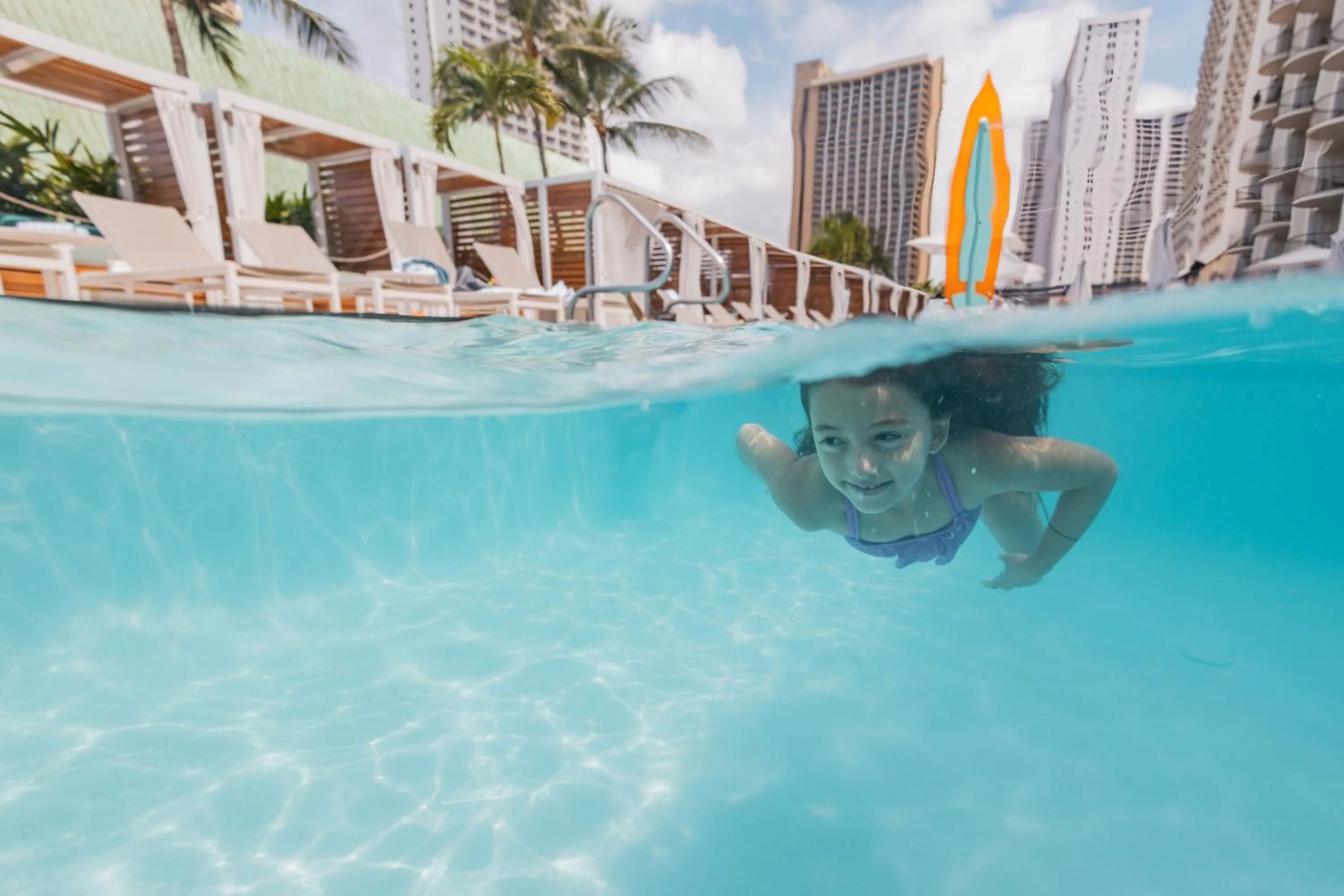 Swimming pool in Waikiki Beach Marriott Resort & Spa