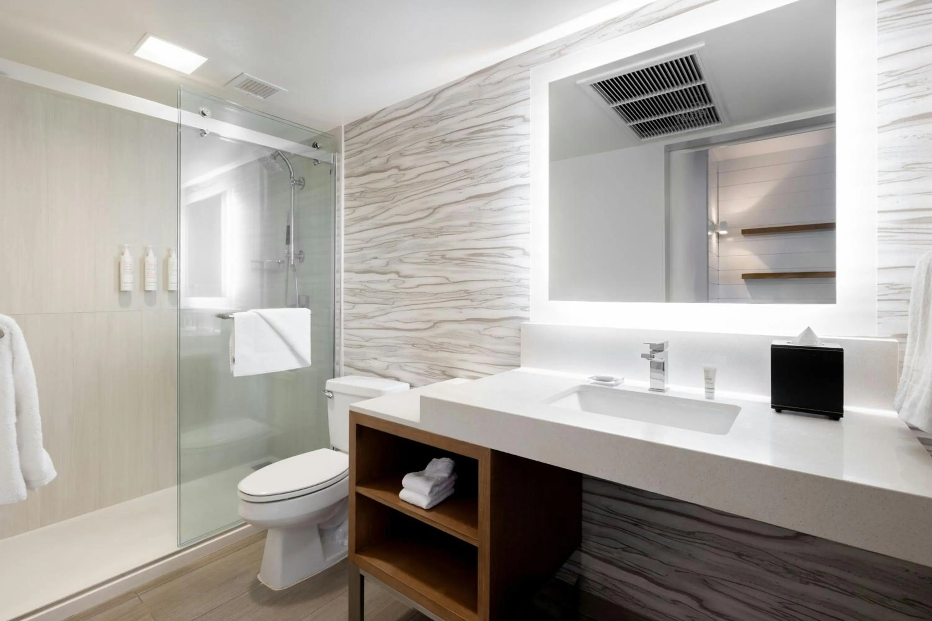 Bathroom in Waikiki Beach Marriott Resort & Spa