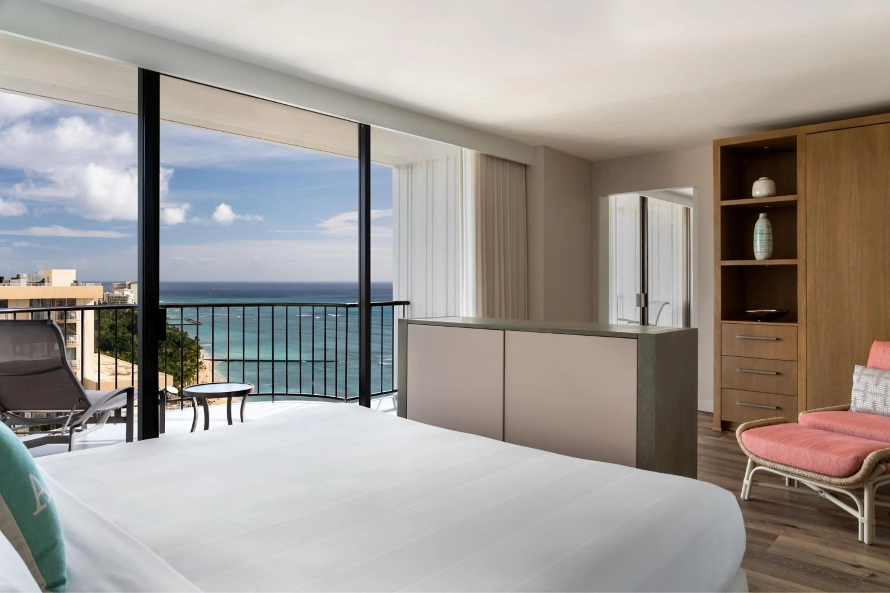 Bedroom, Bed in Waikiki Beach Marriott Resort & Spa