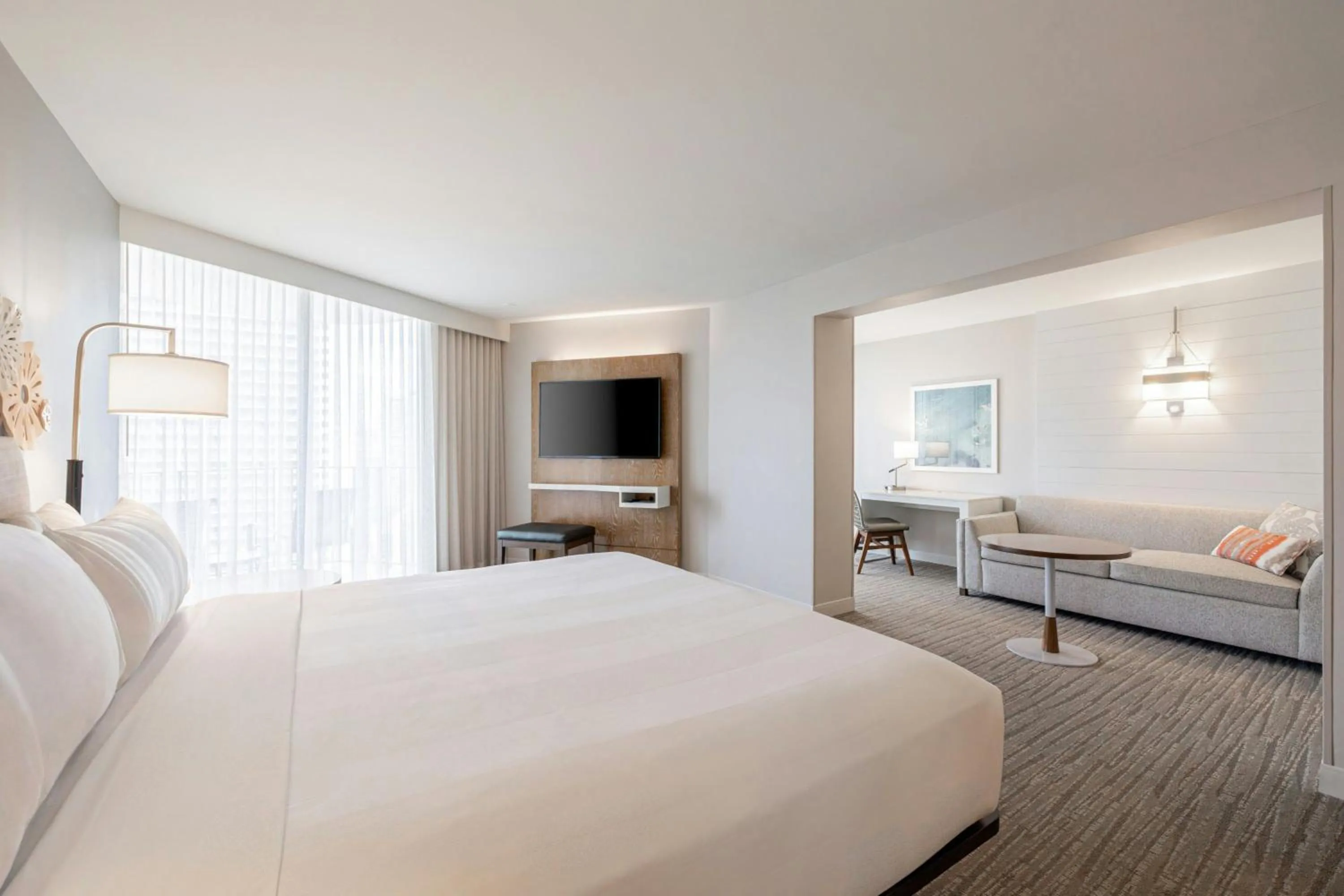 Photo of the whole room, Bed in Waikiki Beach Marriott Resort & Spa