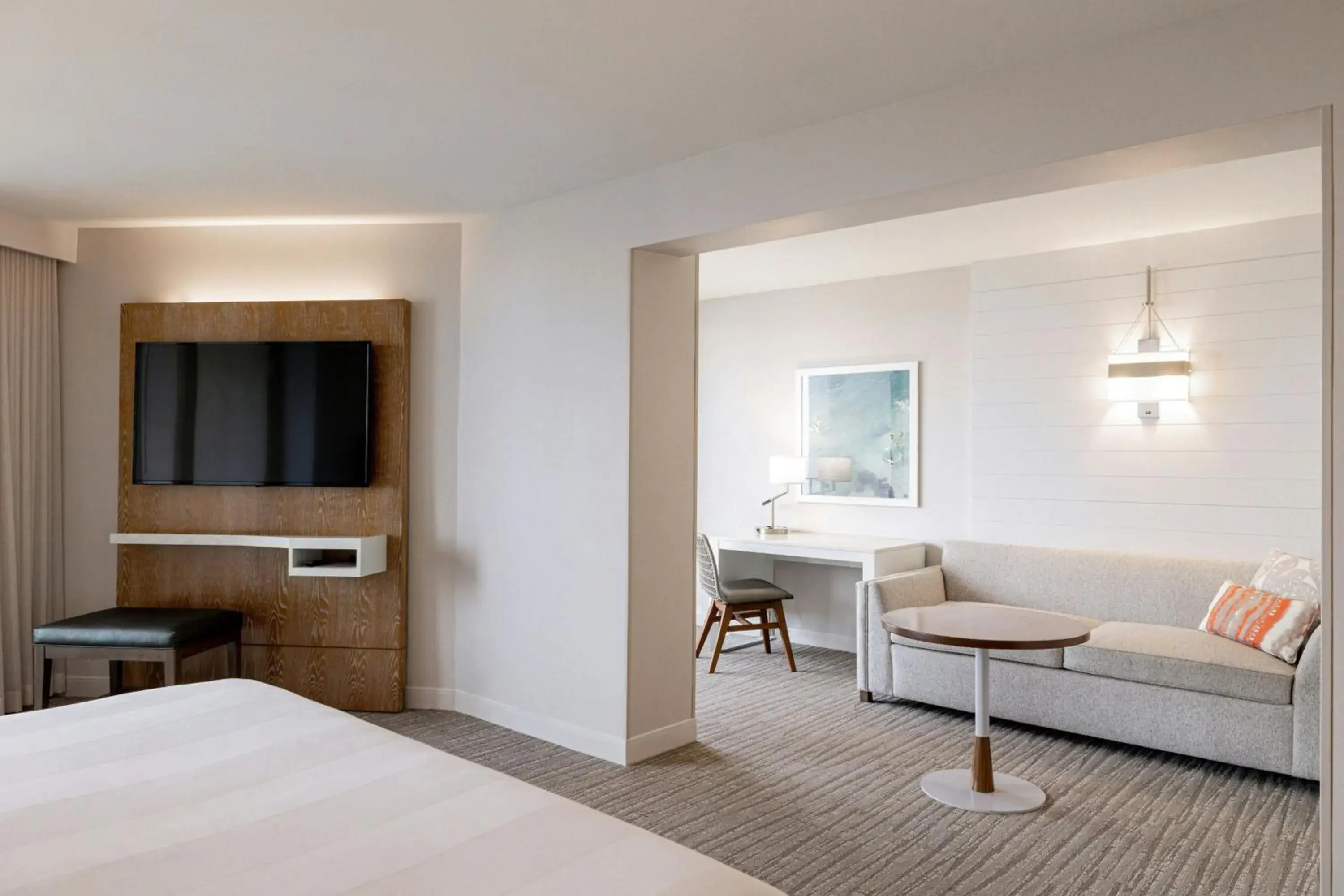 Junior Suite with Ocean View in Waikiki Beach Marriott Resort & Spa Junior Suite with Ocean View in Waikiki Beach Marriott Resort & Spa