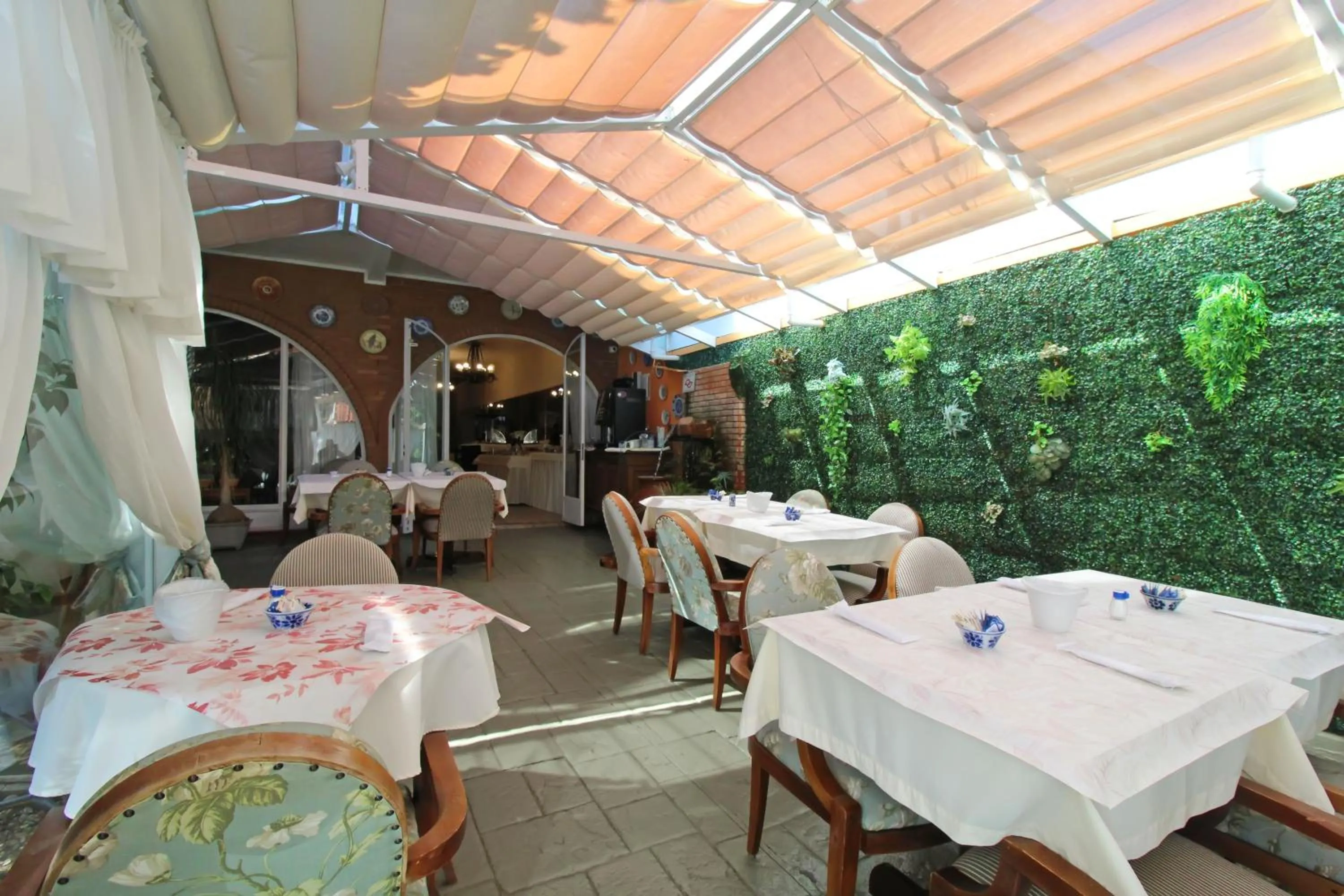 Breakfast in Pousada Villa Capivary Campos do Jordão